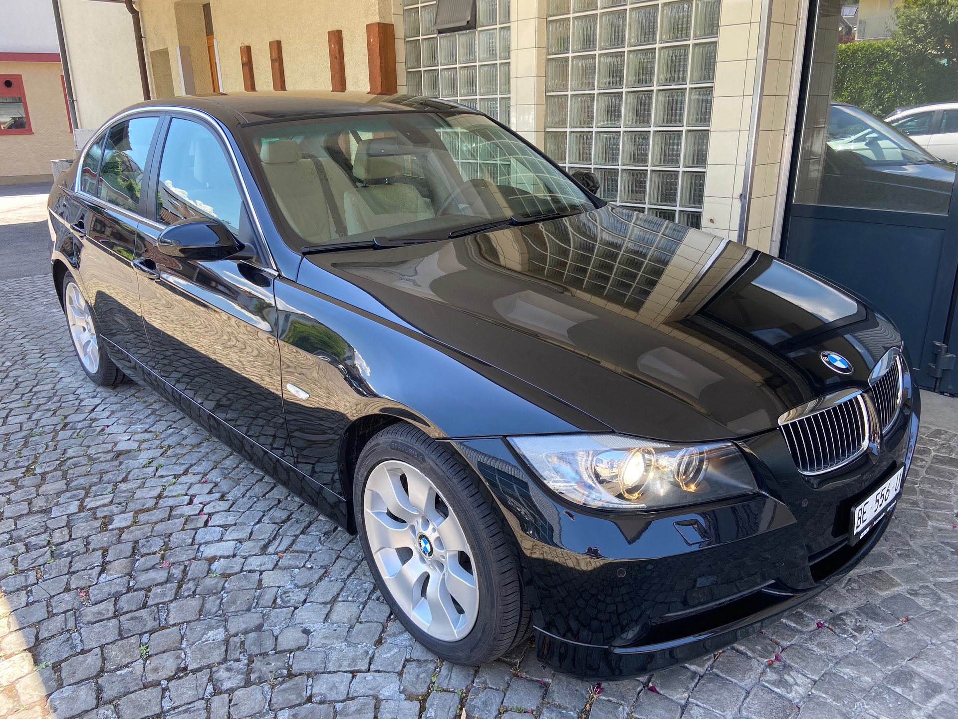 BMW 325xi-image-3
