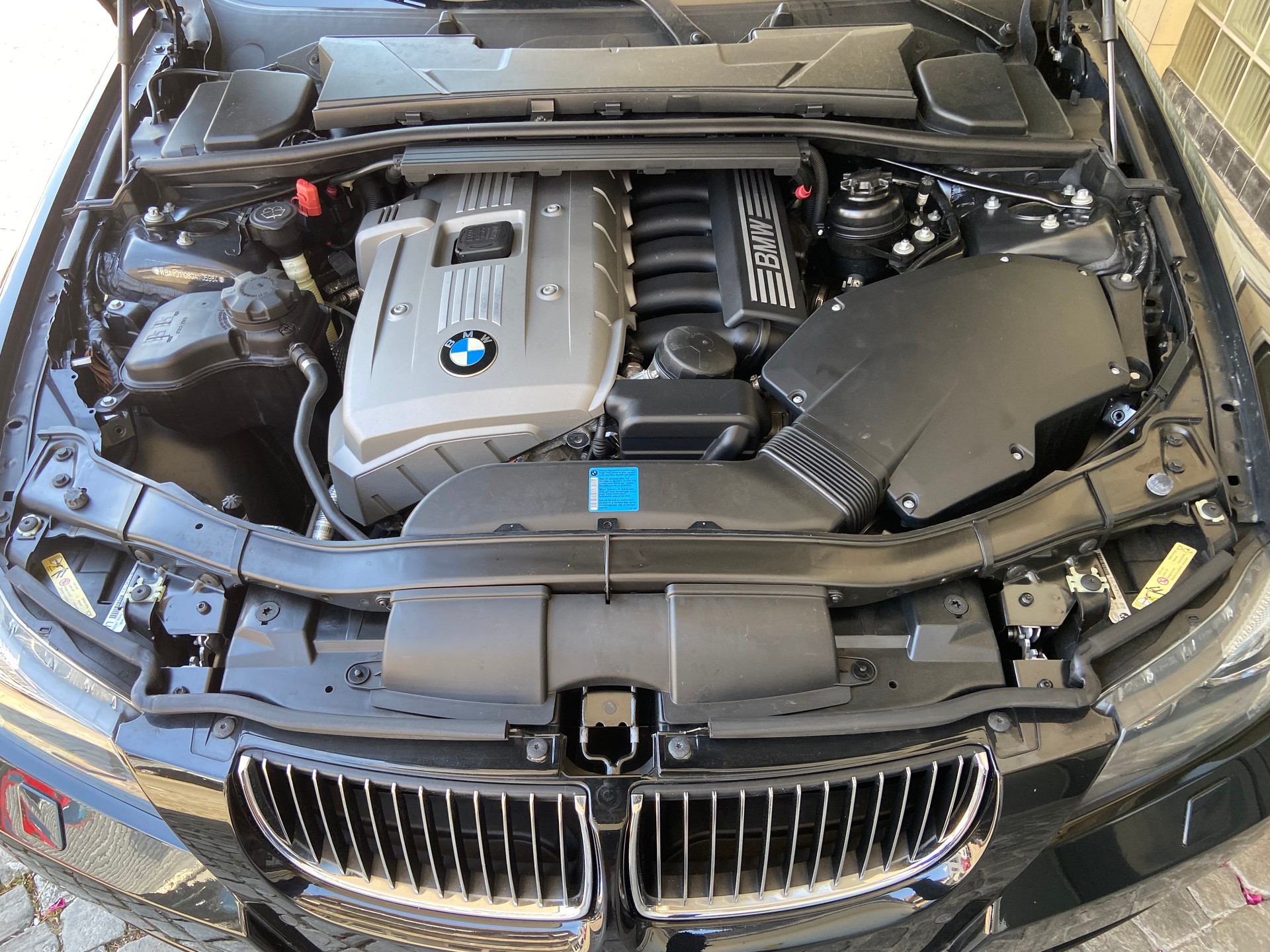 BMW 325xi-image-13