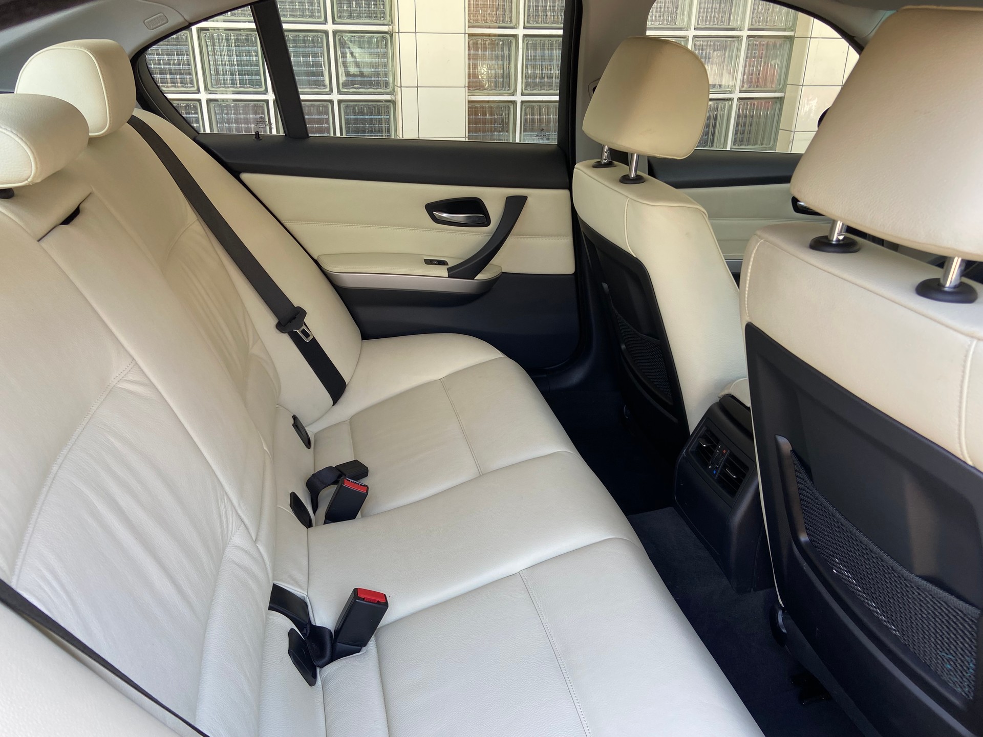 BMW 325xi-image-11