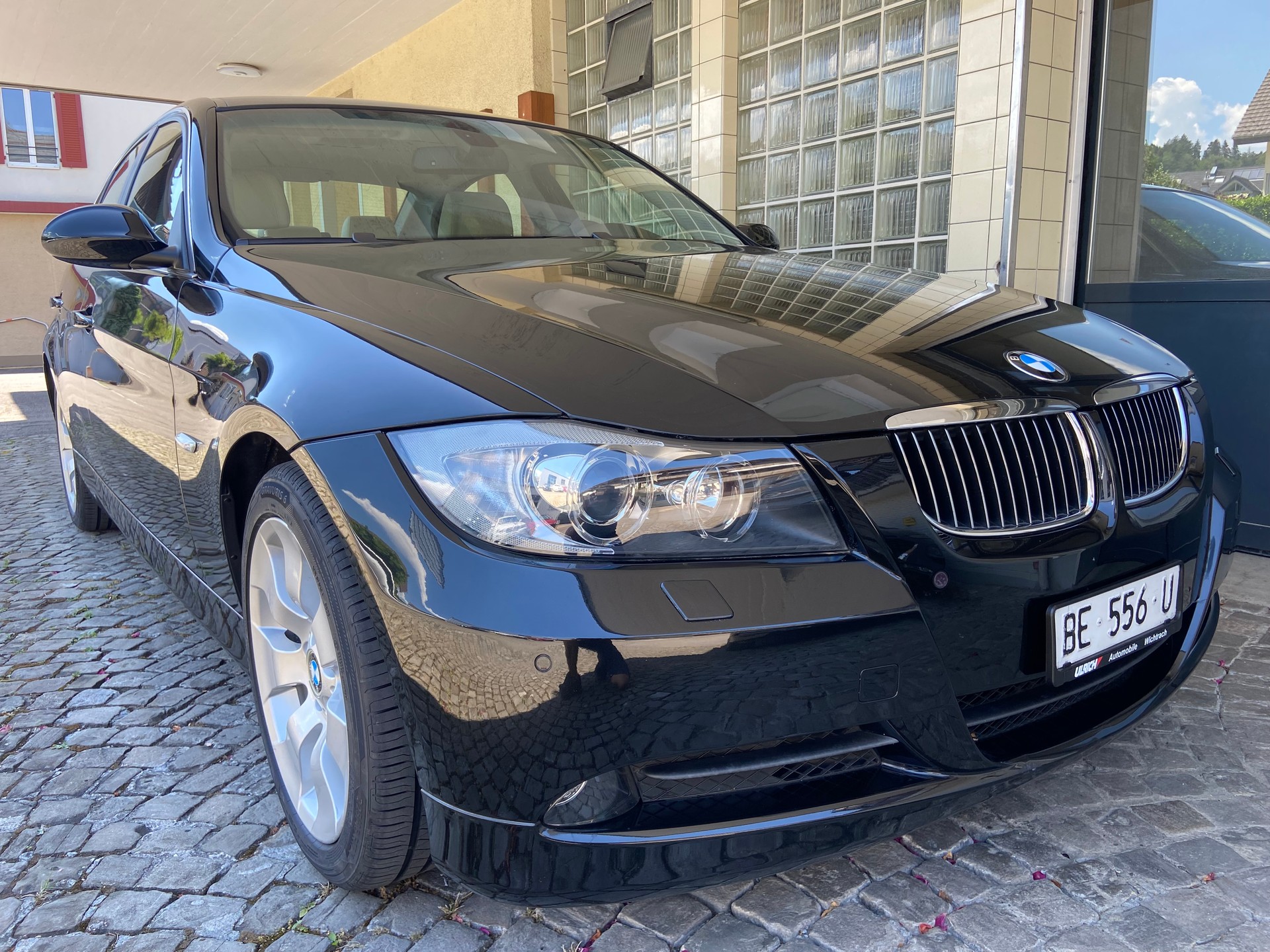 BMW 325xi-image-0