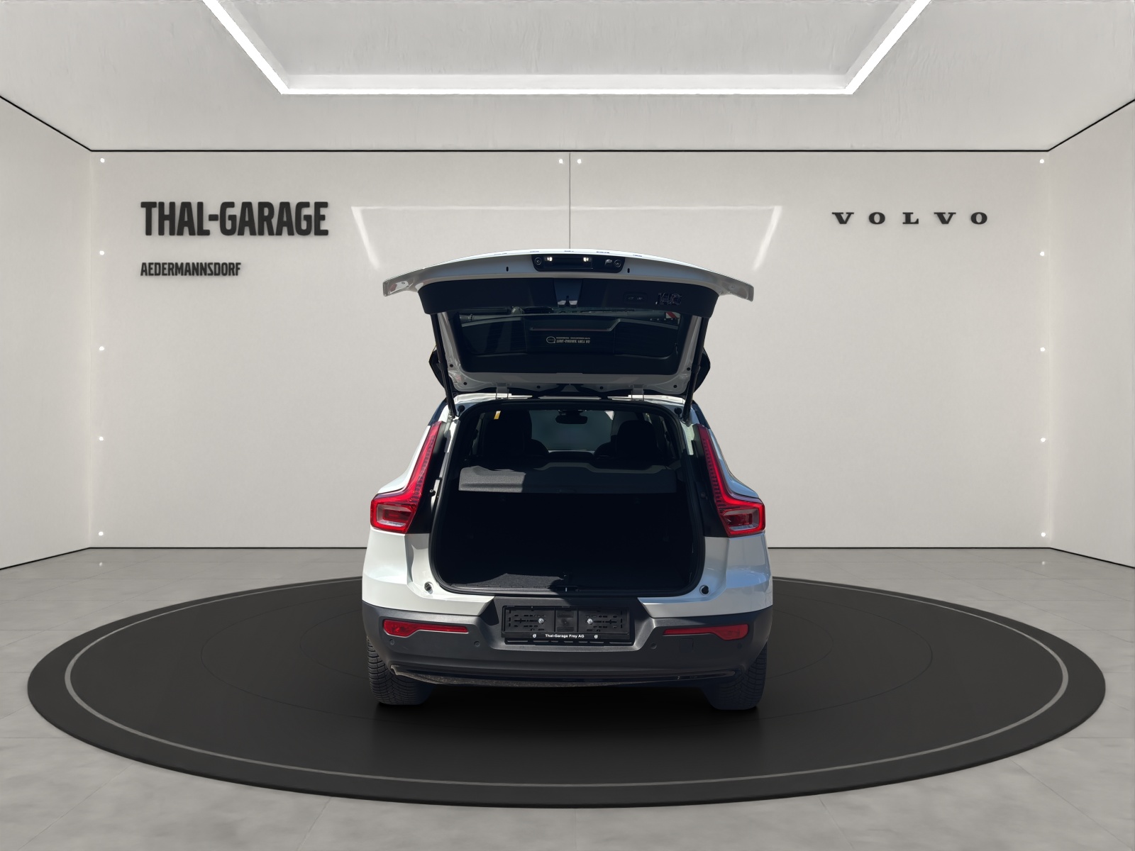 VOLVO XC40 P8 Twin Pro AWD-image-3