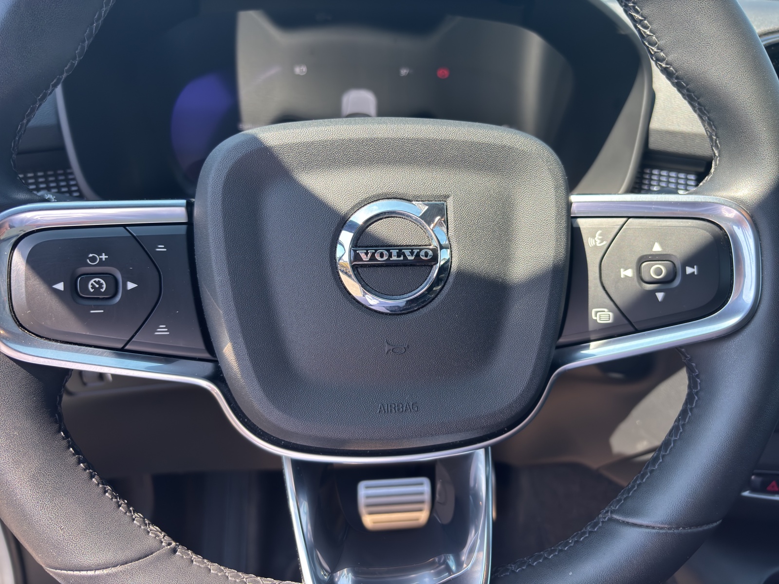 VOLVO XC40 P8 Twin Pro AWD-image-13