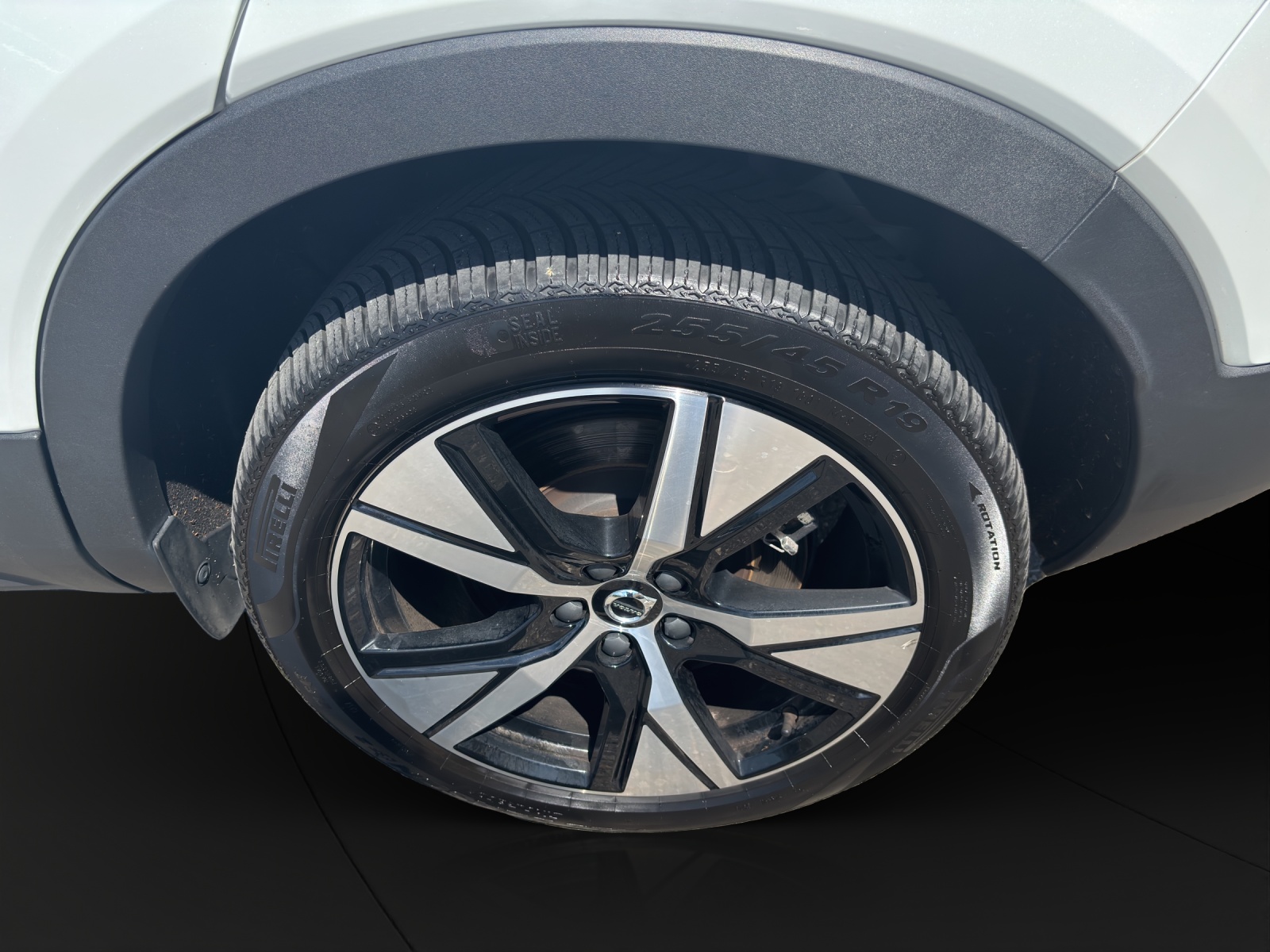 VOLVO XC40 P8 Twin Pro AWD-image-4
