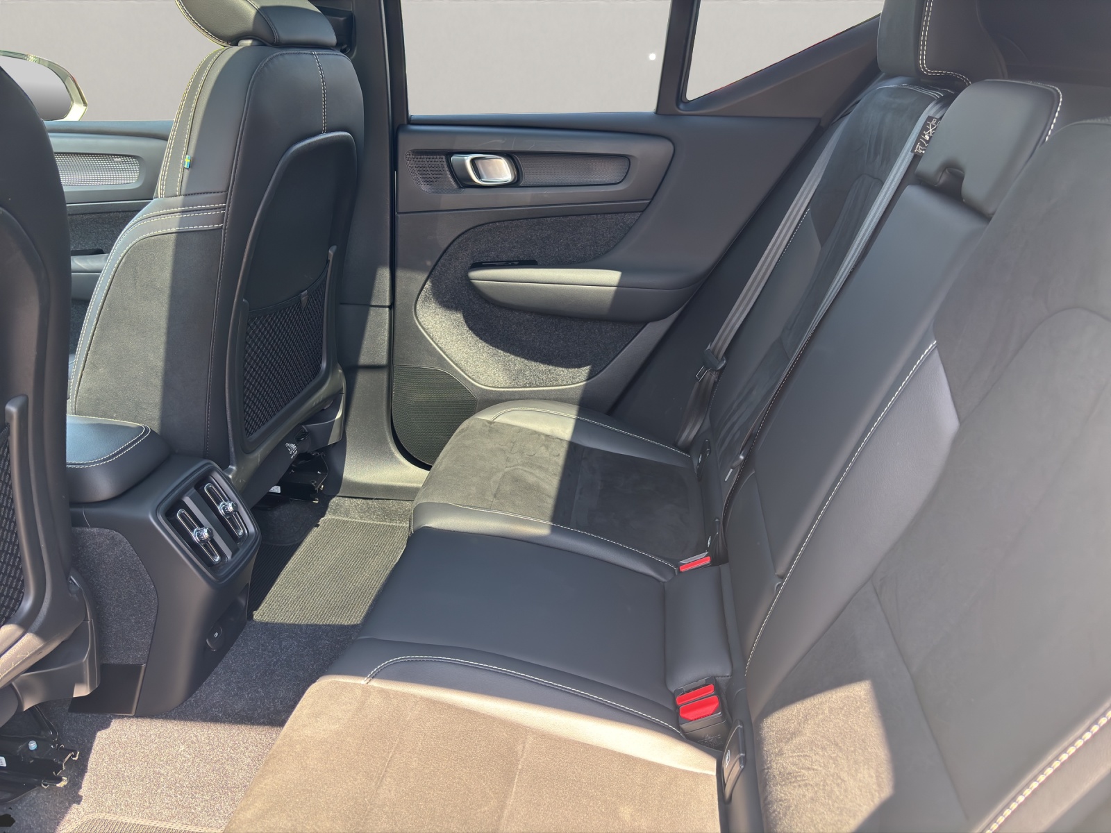 VOLVO XC40 P8 Twin Pro AWD-image-7