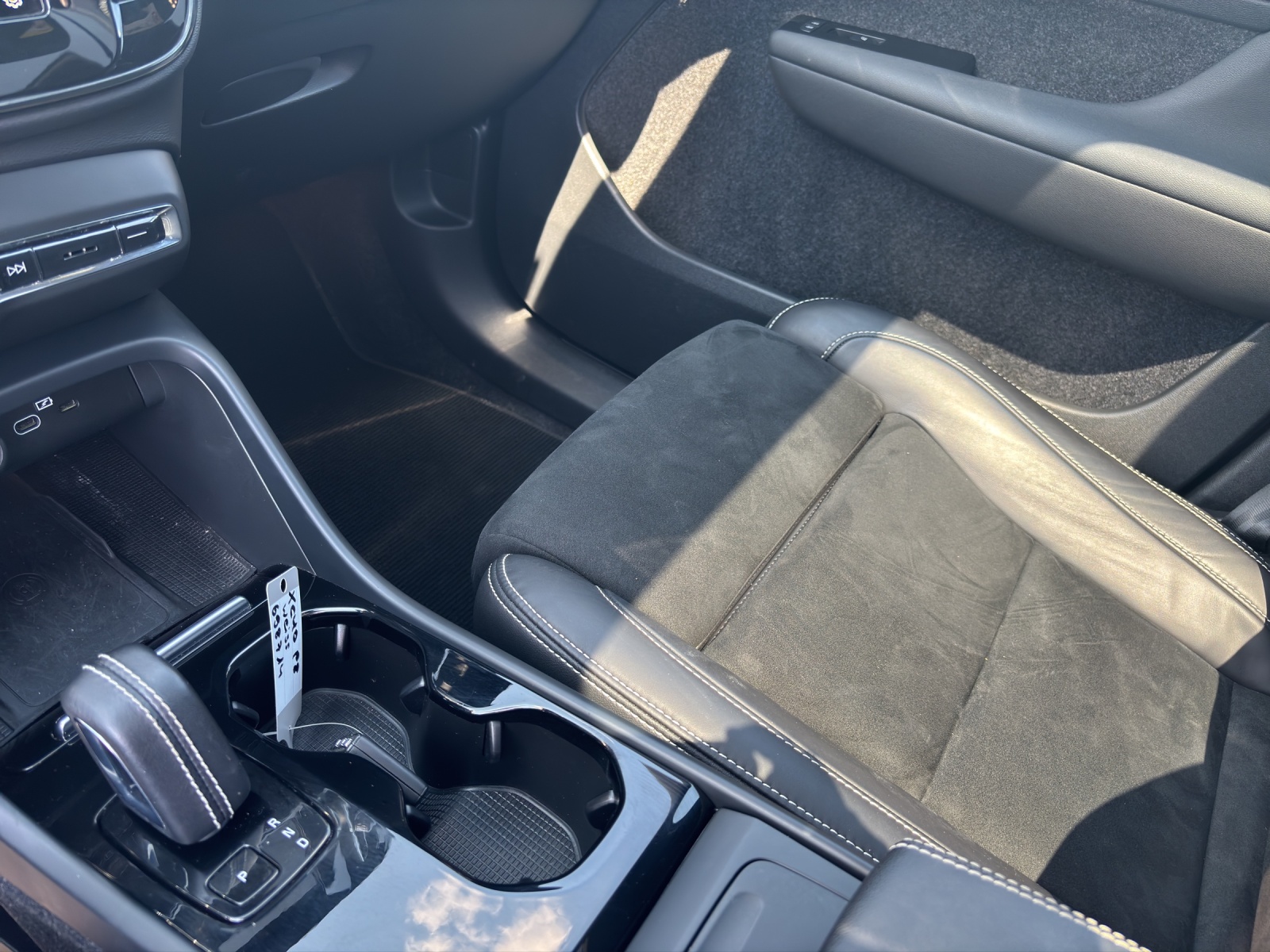 VOLVO XC40 P8 Twin Pro AWD-image-5
