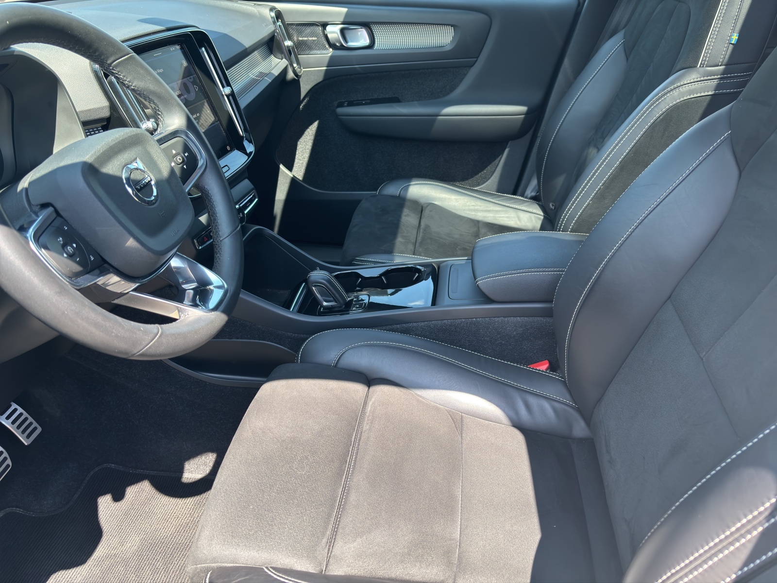 VOLVO XC40 P8 Twin Pro AWD-image-10