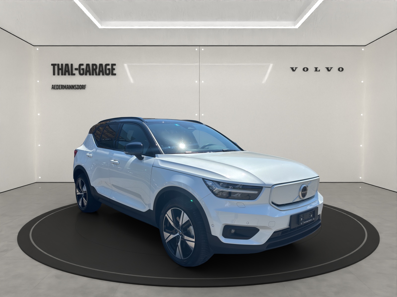 VOLVO XC40 P8 Twin Pro AWD-image-8