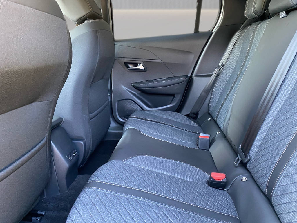 PEUGEOT 208 1.2 Hybrid 110 e-DCS6 Allure-image-10