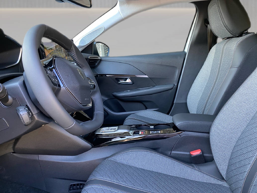 PEUGEOT 208 1.2 Hybrid 110 e-DCS6 Allure-image-9