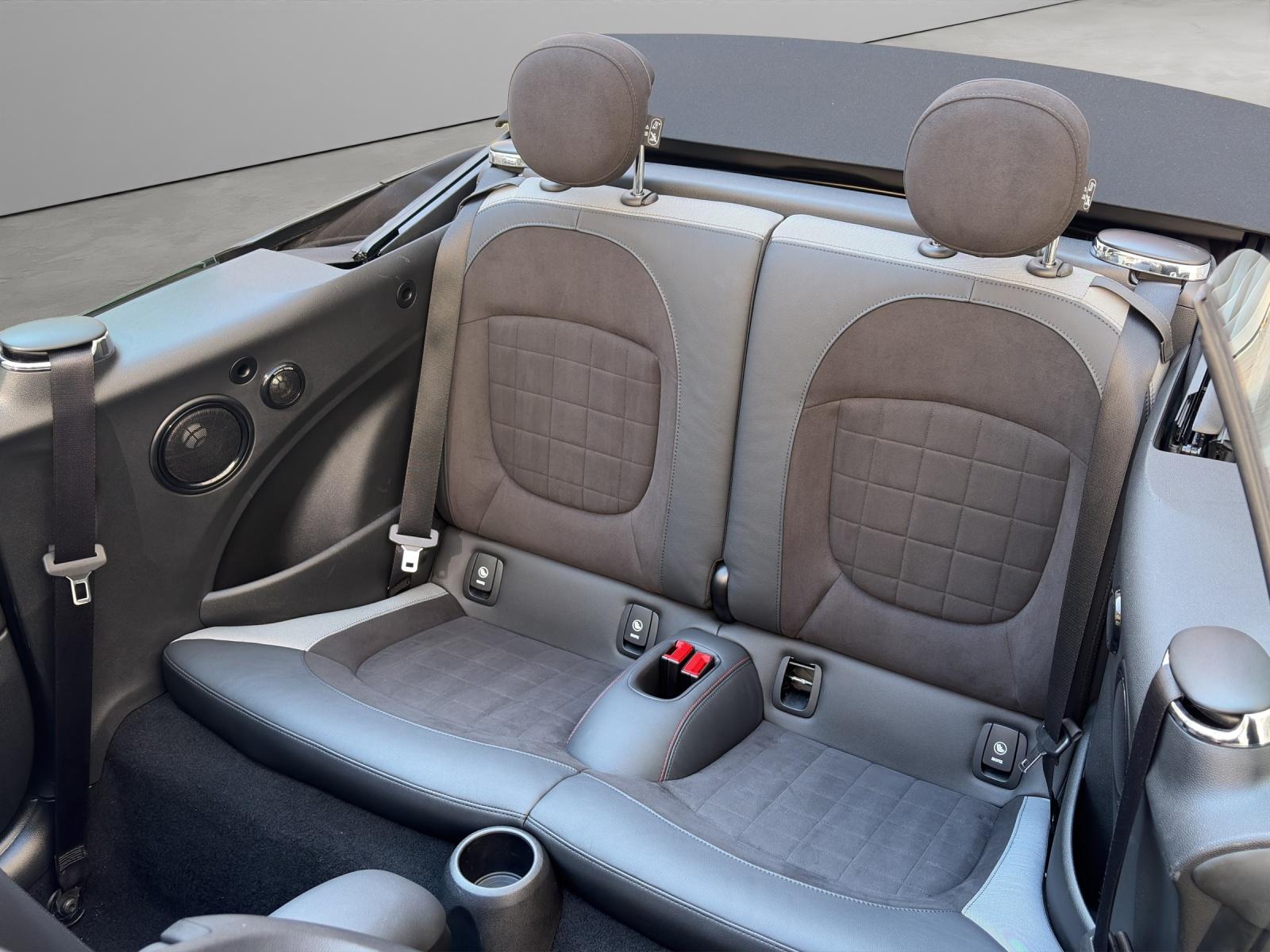 MINI Cabrio John Cooper Works-image-17