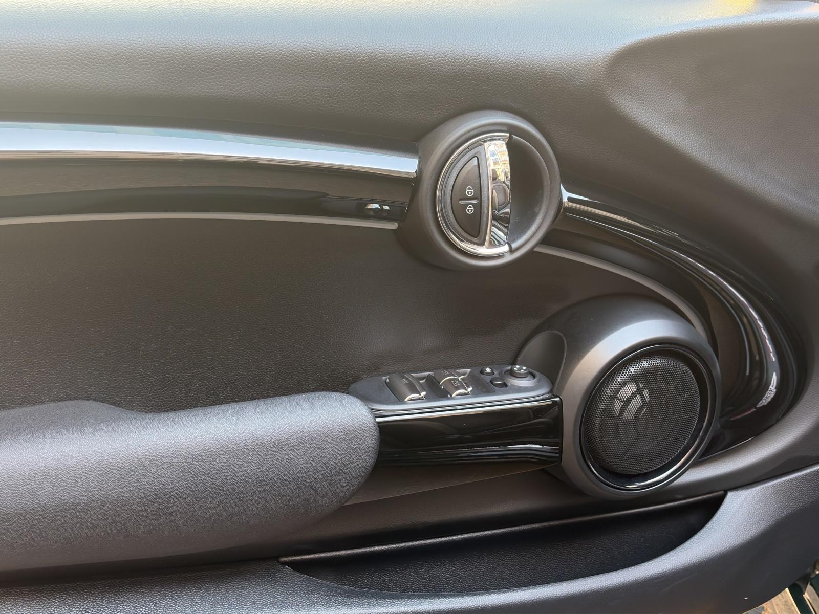 MINI Cabrio John Cooper Works-image-8