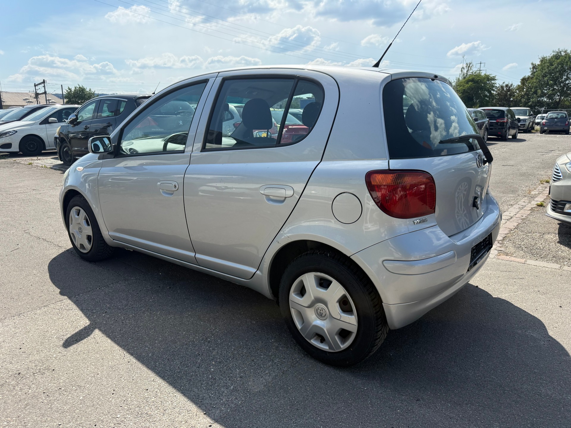 TOYOTA Yaris 1.3 Linea Sol-image-3