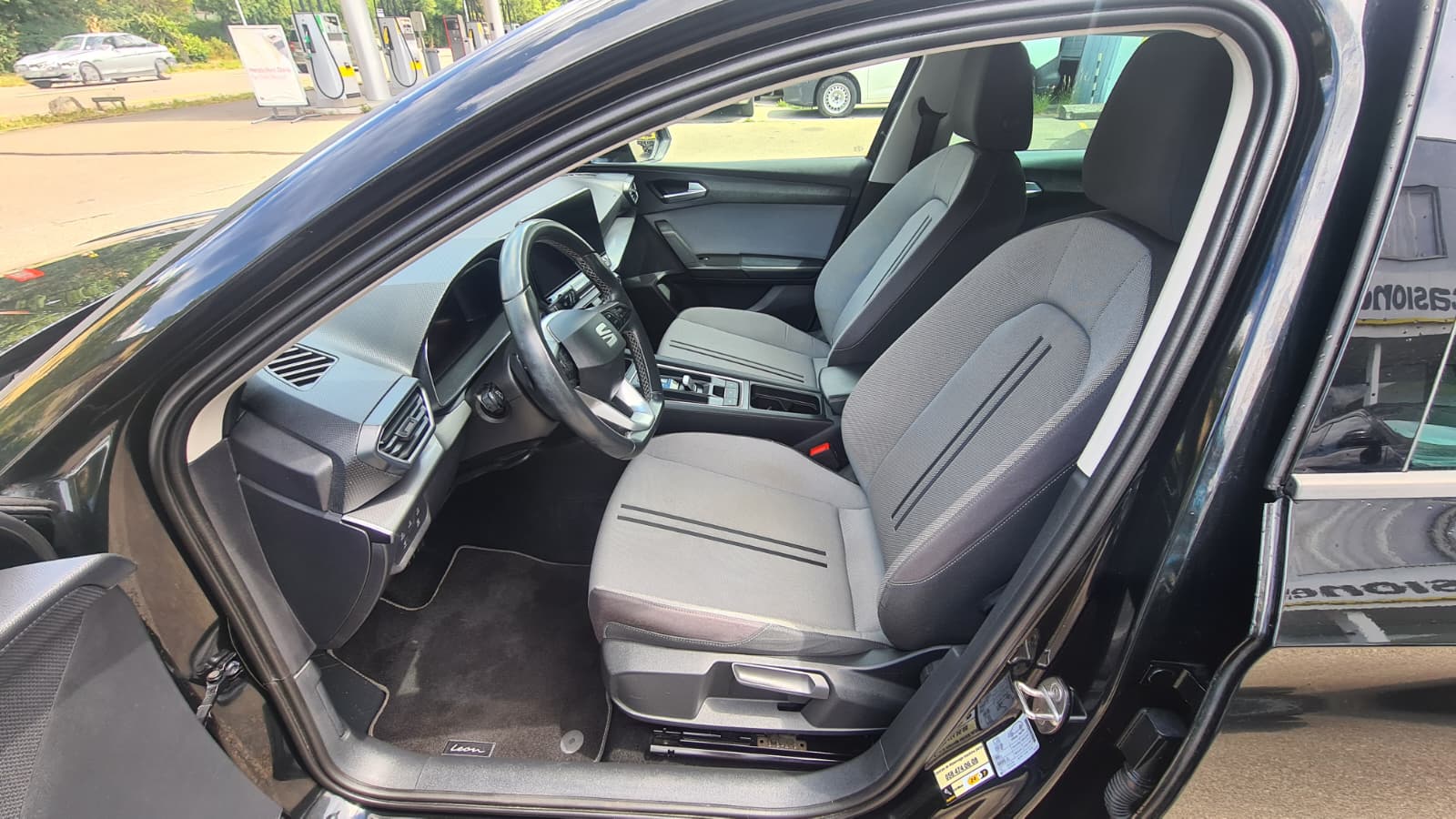 SEAT Leon ST 2.0 TDI EVO DSG Style ** Full Digital Cockpit ** Parklehnassistanz **Gr.Navi ** Parkhilfe ** Neues Modell 2022 **-image-17