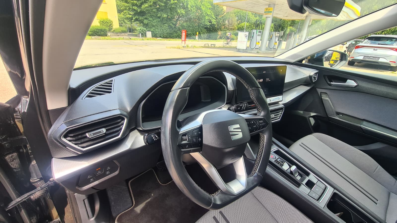 SEAT Leon ST 2.0 TDI EVO DSG Style ** Full Digital Cockpit ** Parklehnassistanz **Gr.Navi ** Parkhilfe ** Neues Modell 2022 **-image-16