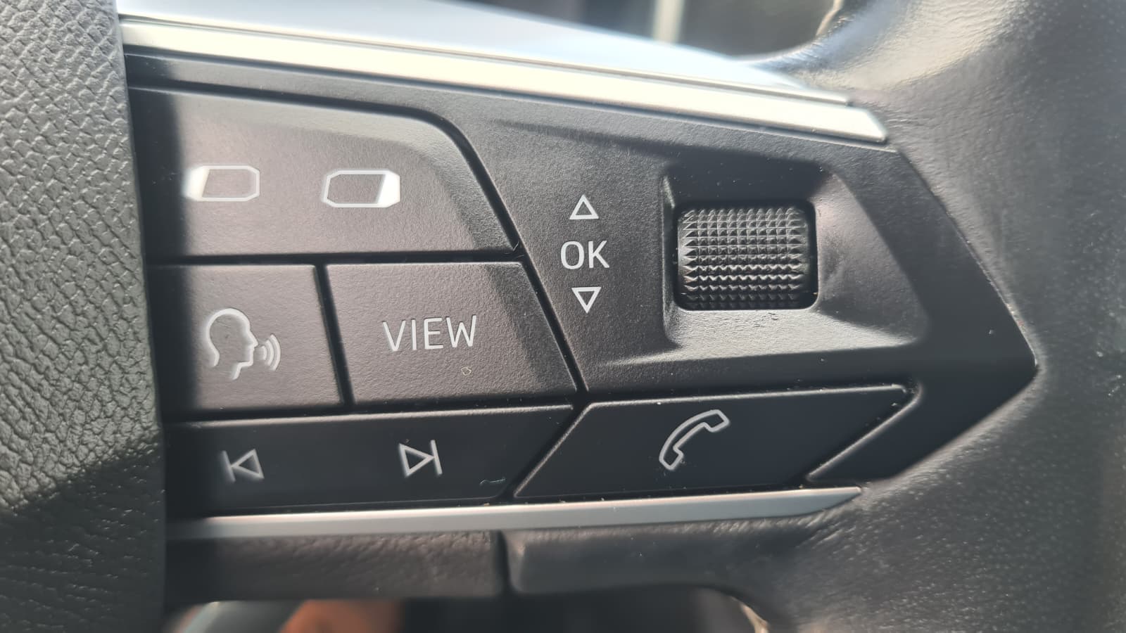 SEAT Leon ST 2.0 TDI EVO DSG Style ** Full Digital Cockpit ** Parklehnassistanz **Gr.Navi ** Parkhilfe ** Neues Modell 2022 **-image-10
