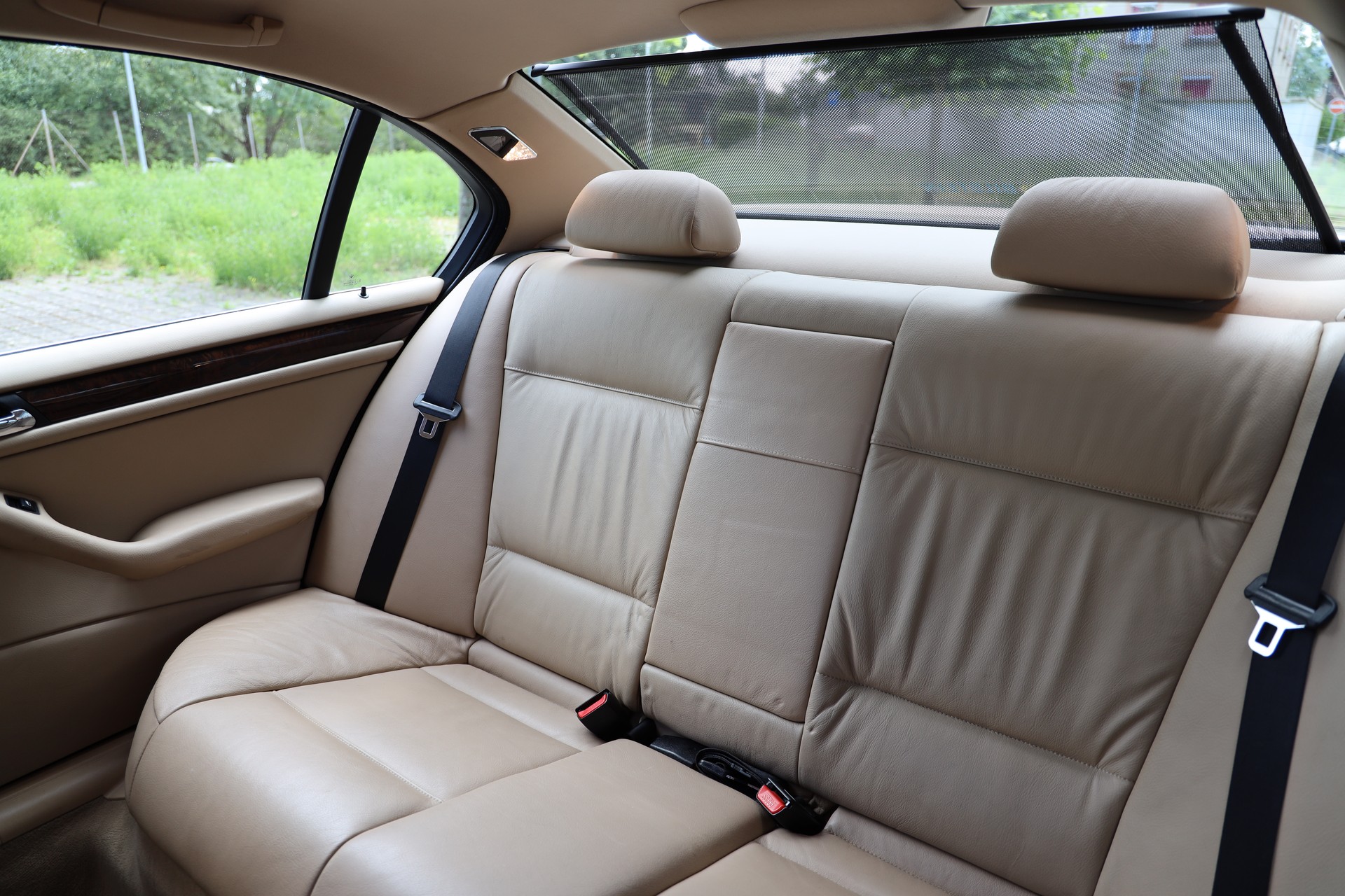 BMW 328i-image-8
