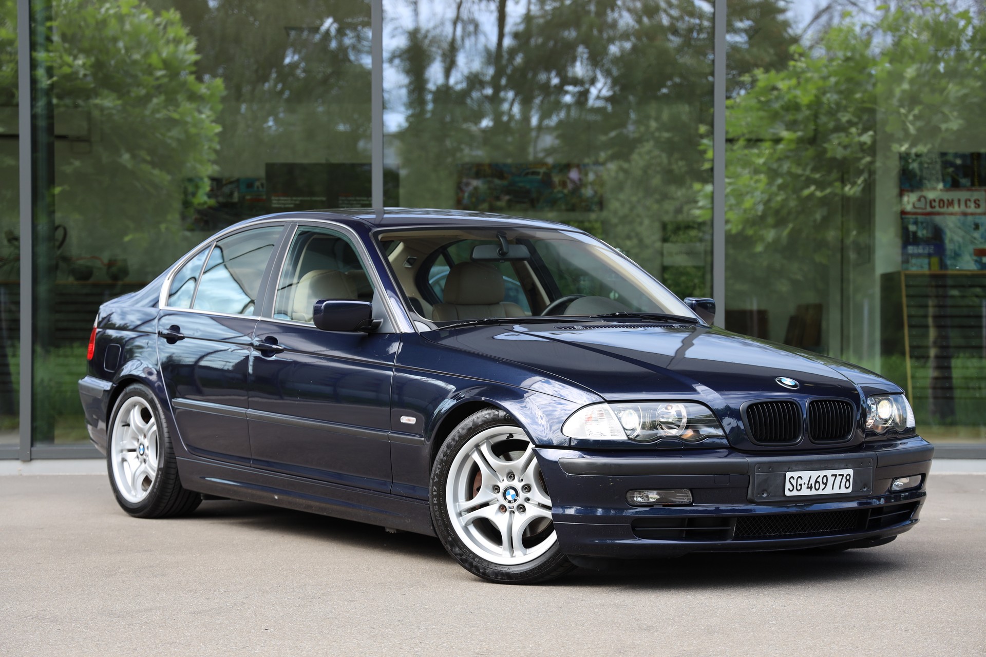 BMW 328i-image-0