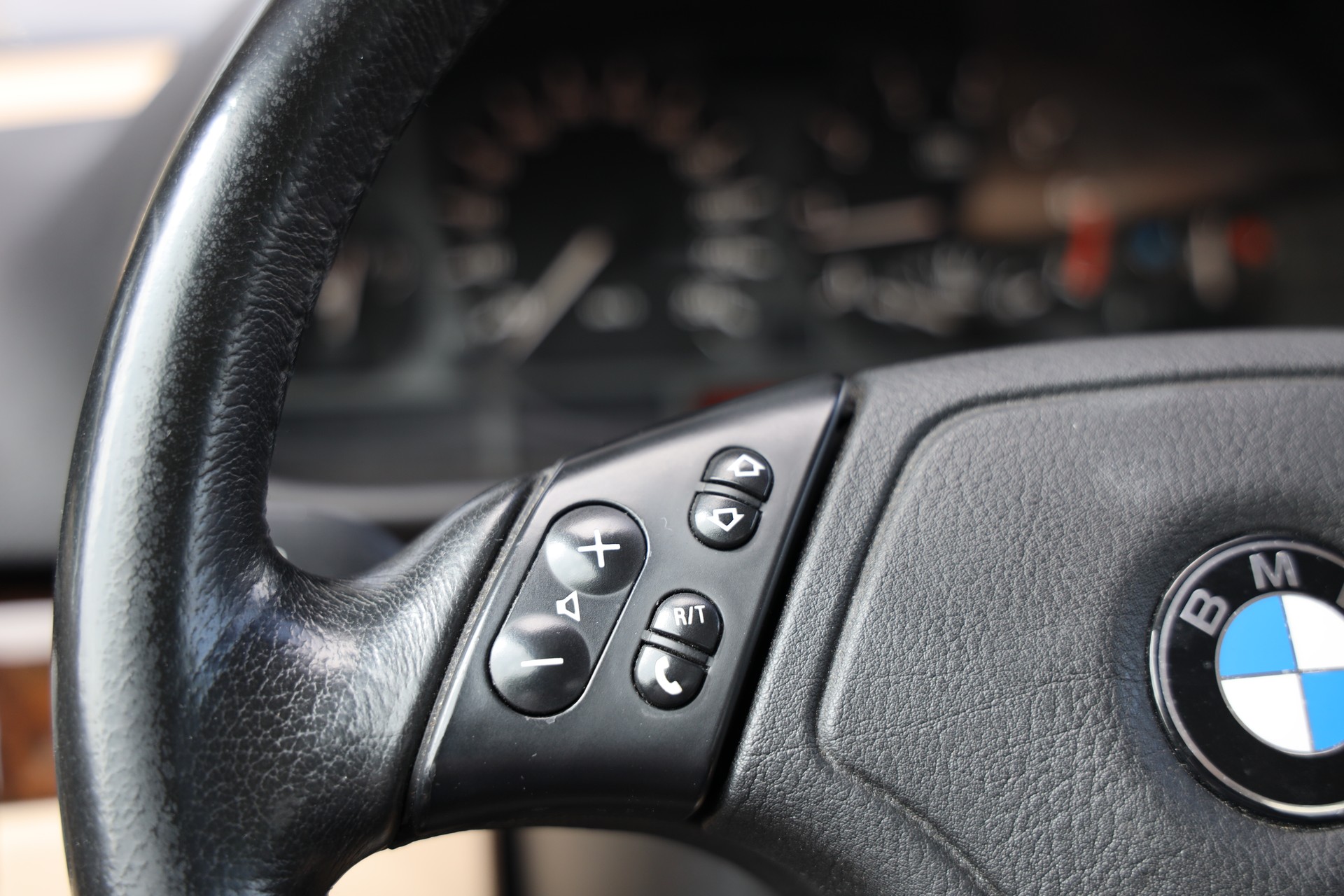 BMW 328i-image-11