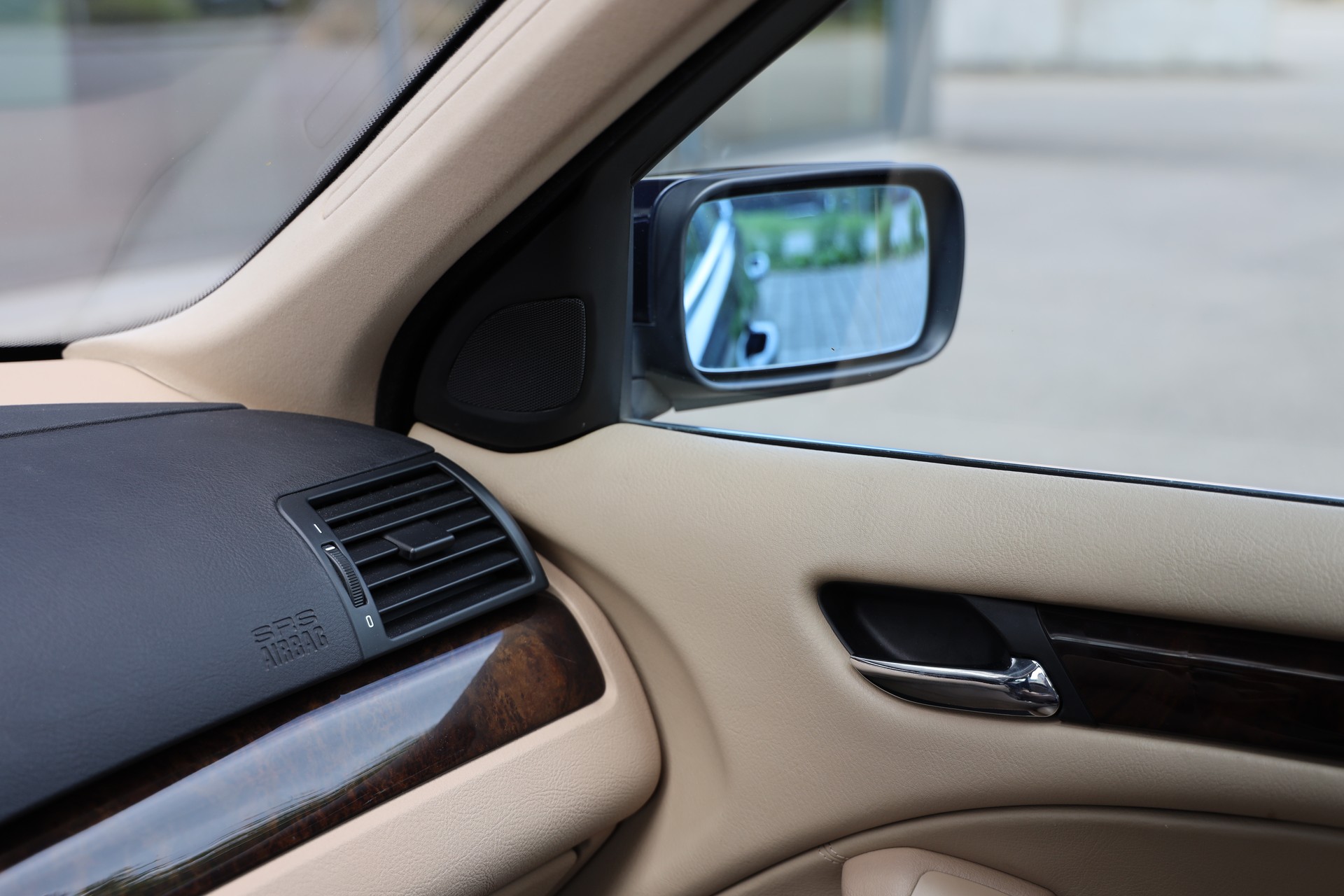 BMW 328i-image-10