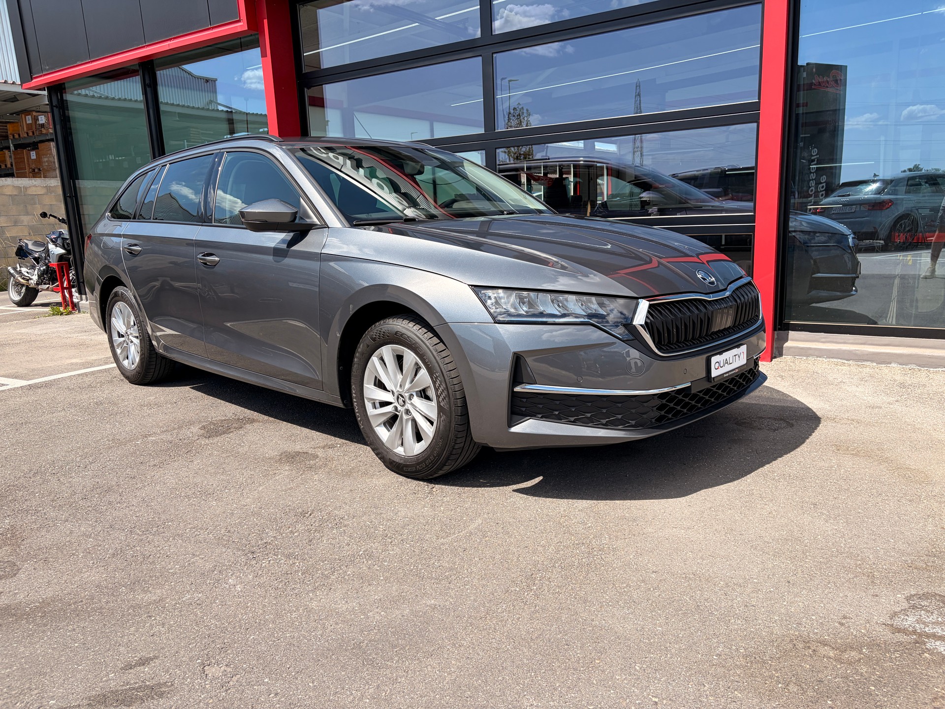 SKODA Octavia Combi 2.0 TDI DSG Selection-image-1