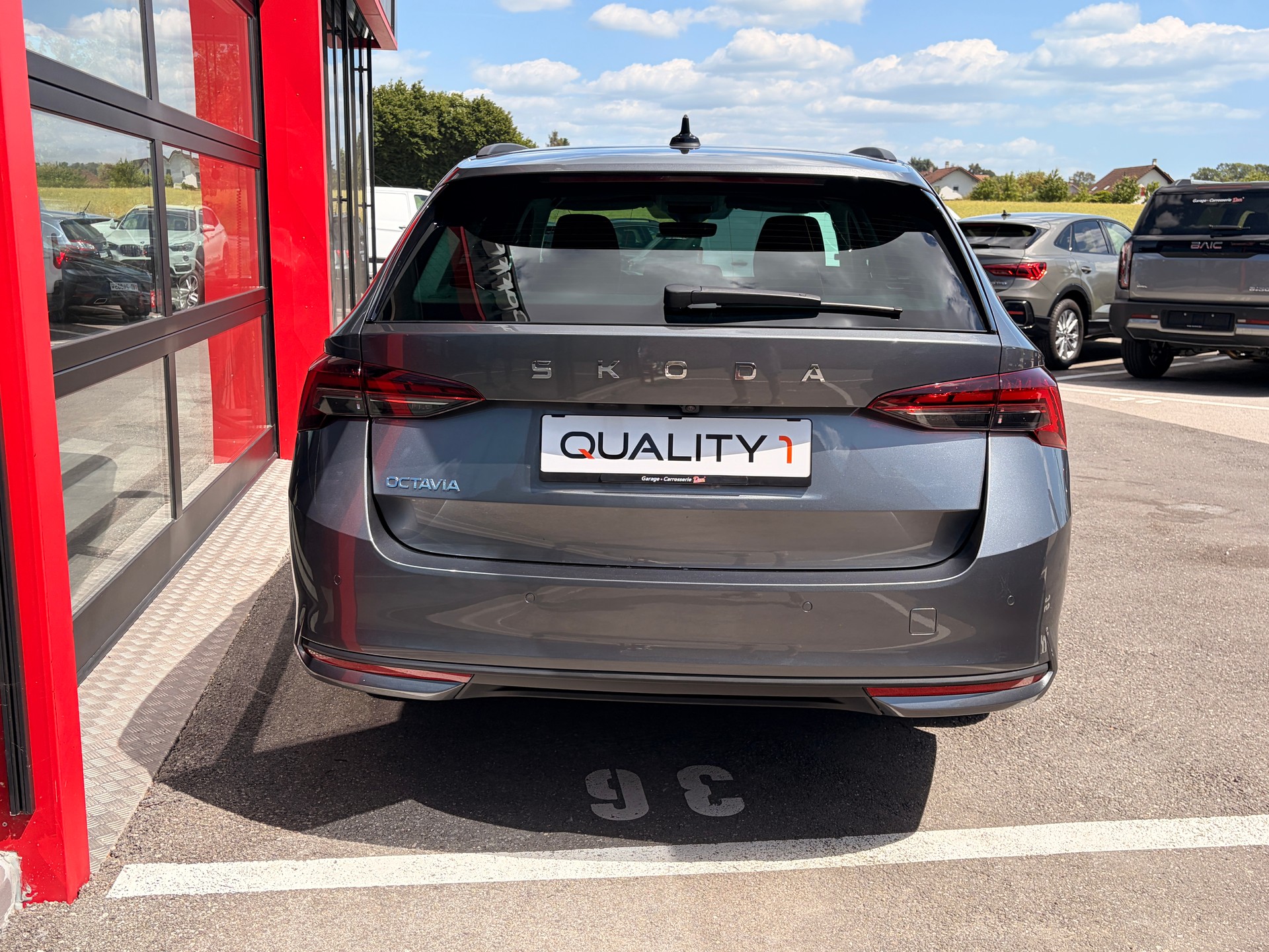 SKODA Octavia Combi 2.0 TDI DSG Selection-image-4