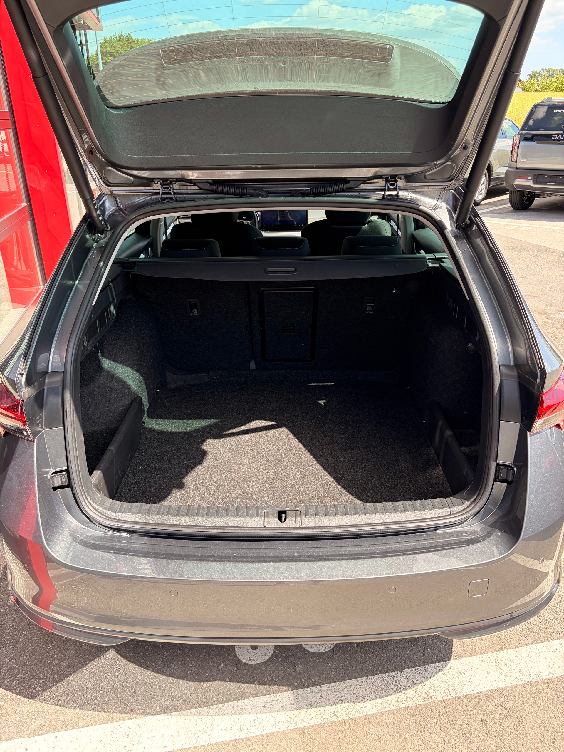 SKODA Octavia Combi 2.0 TDI DSG Selection-image-9