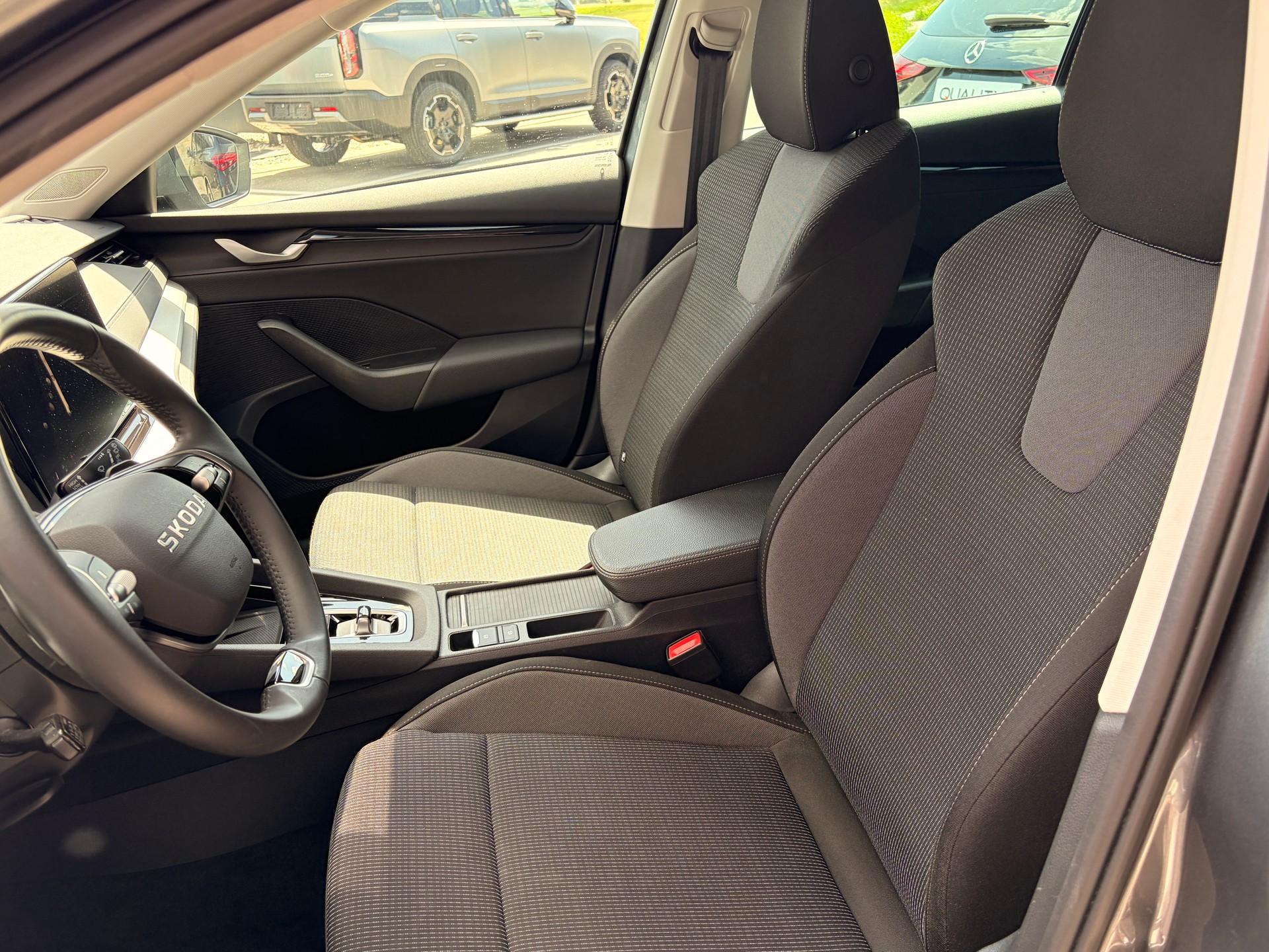 SKODA Octavia Combi 2.0 TDI DSG Selection-image-6