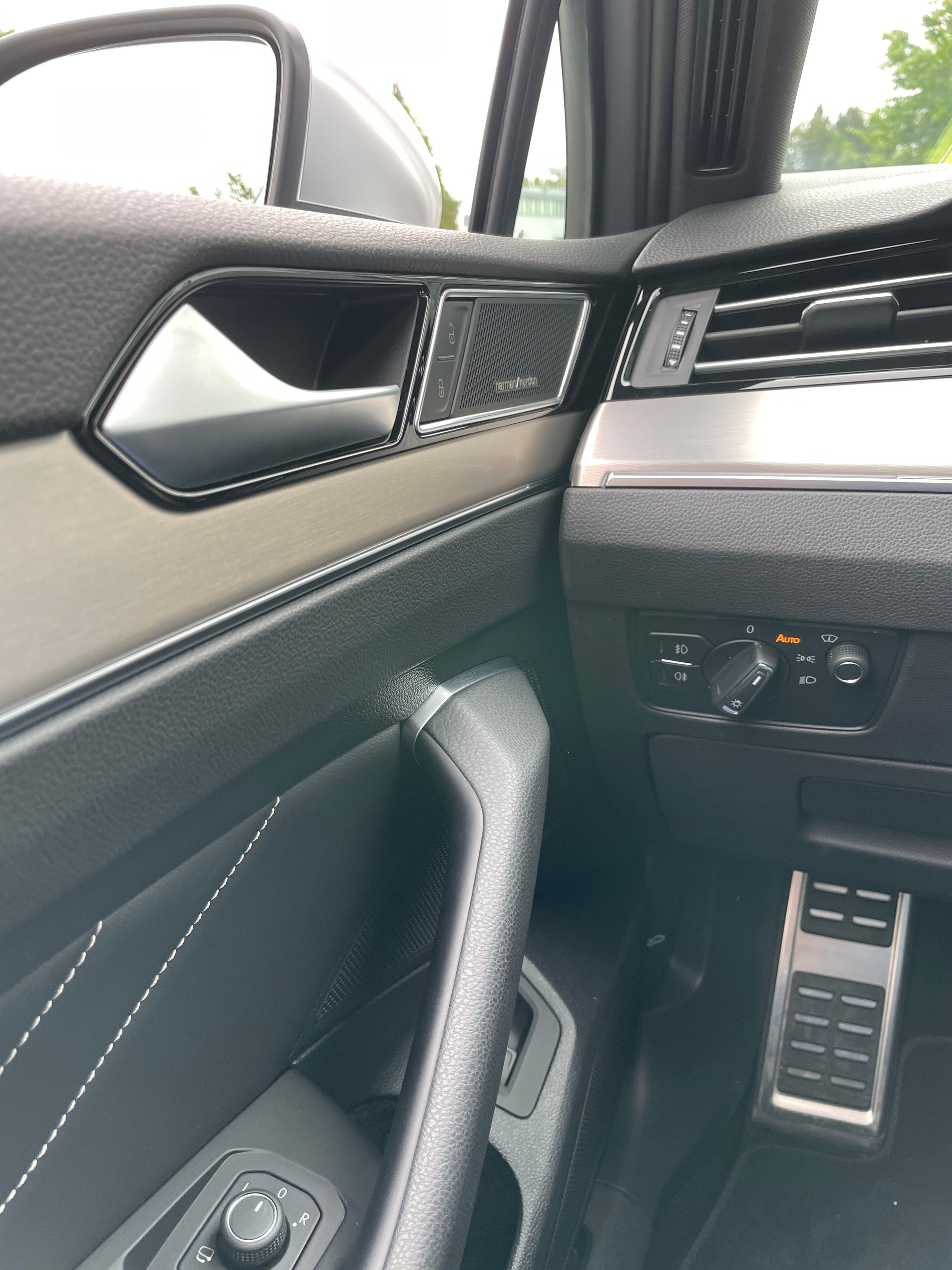 VW Passat Alltrack 2.0 TSI 4Motion DSG mit AHK und Standheizung-image-19