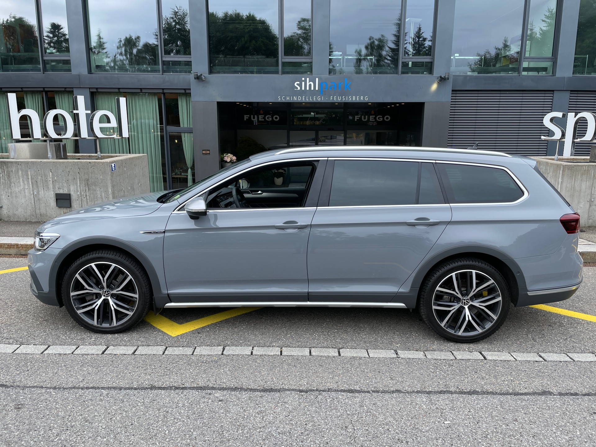 VW Passat Alltrack 2.0 TSI 4Motion DSG mit AHK und Standheizung-image-7