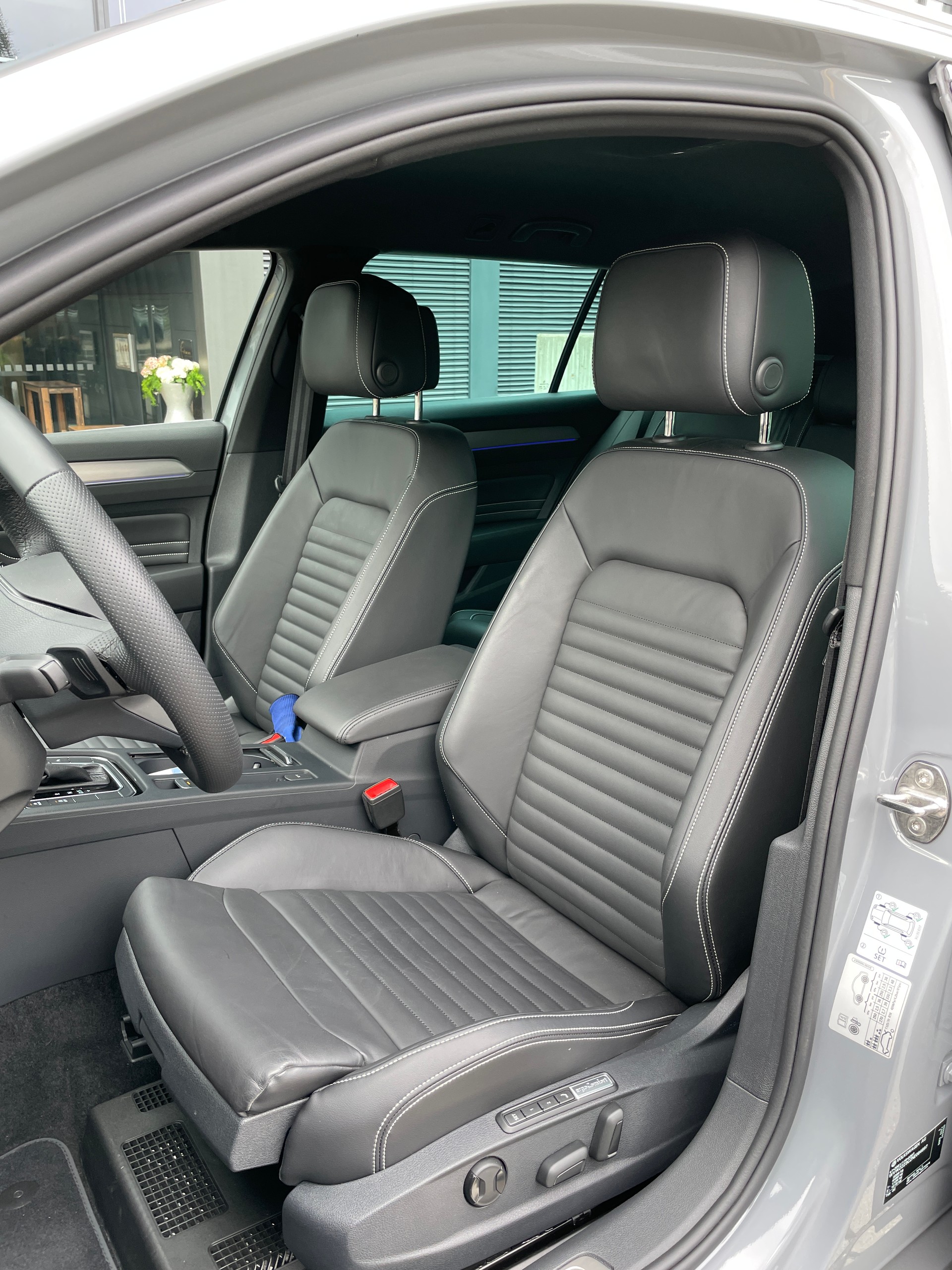 VW Passat Alltrack 2.0 TSI 4Motion DSG mit AHK und Standheizung-image-11