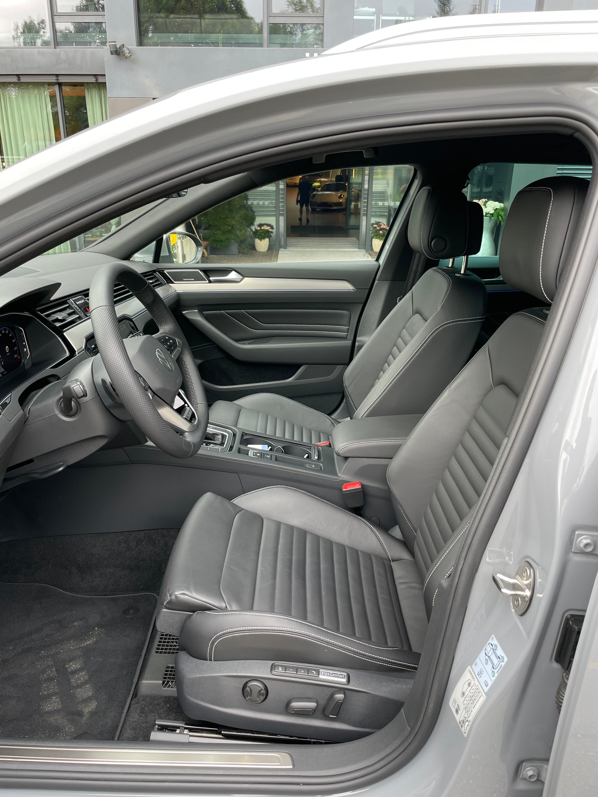 VW Passat Alltrack 2.0 TSI 4Motion DSG mit AHK und Standheizung-image-10