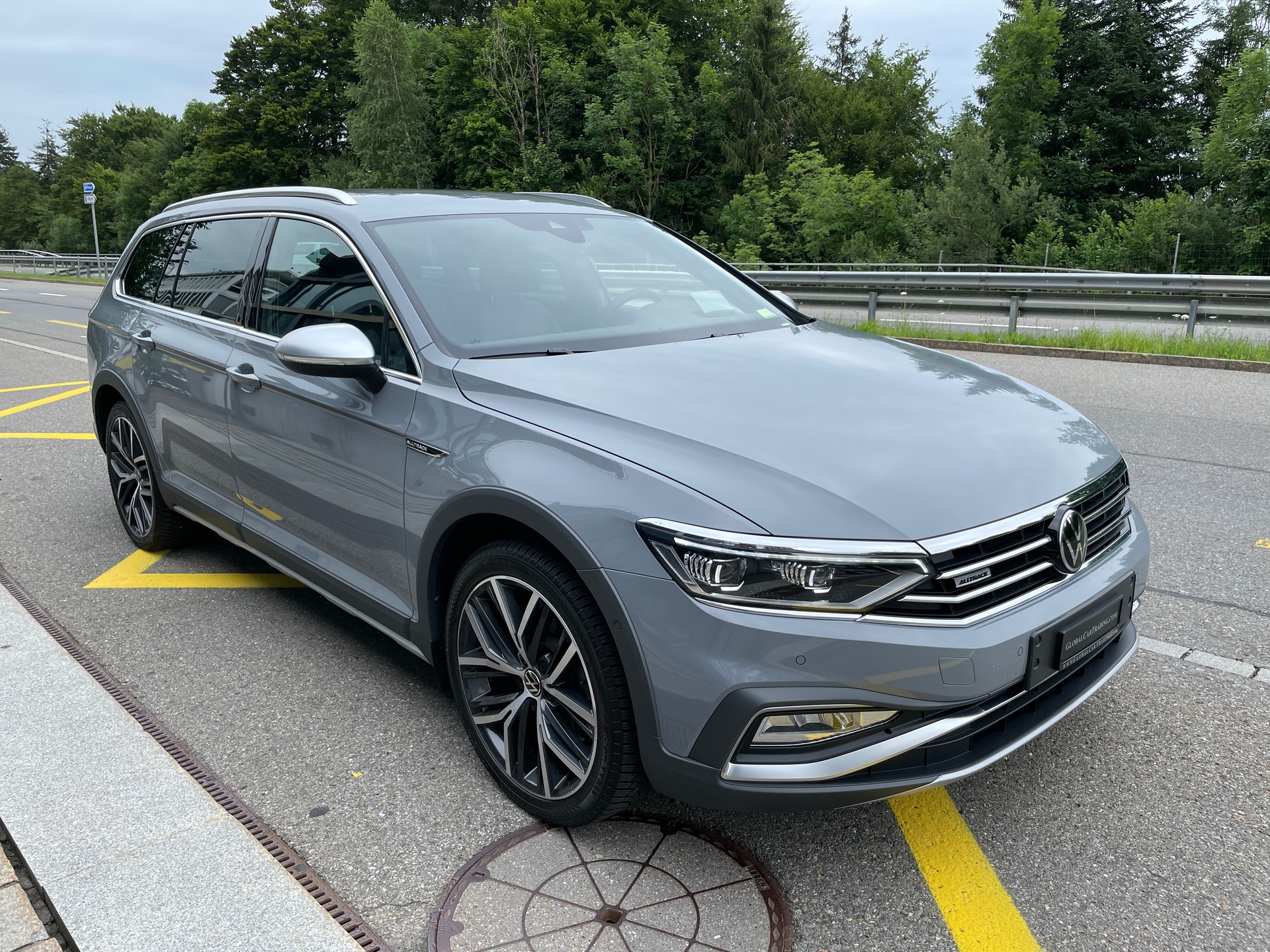 VW Passat Alltrack 2.0 TSI 4Motion DSG mit AHK und Standheizung-image-1