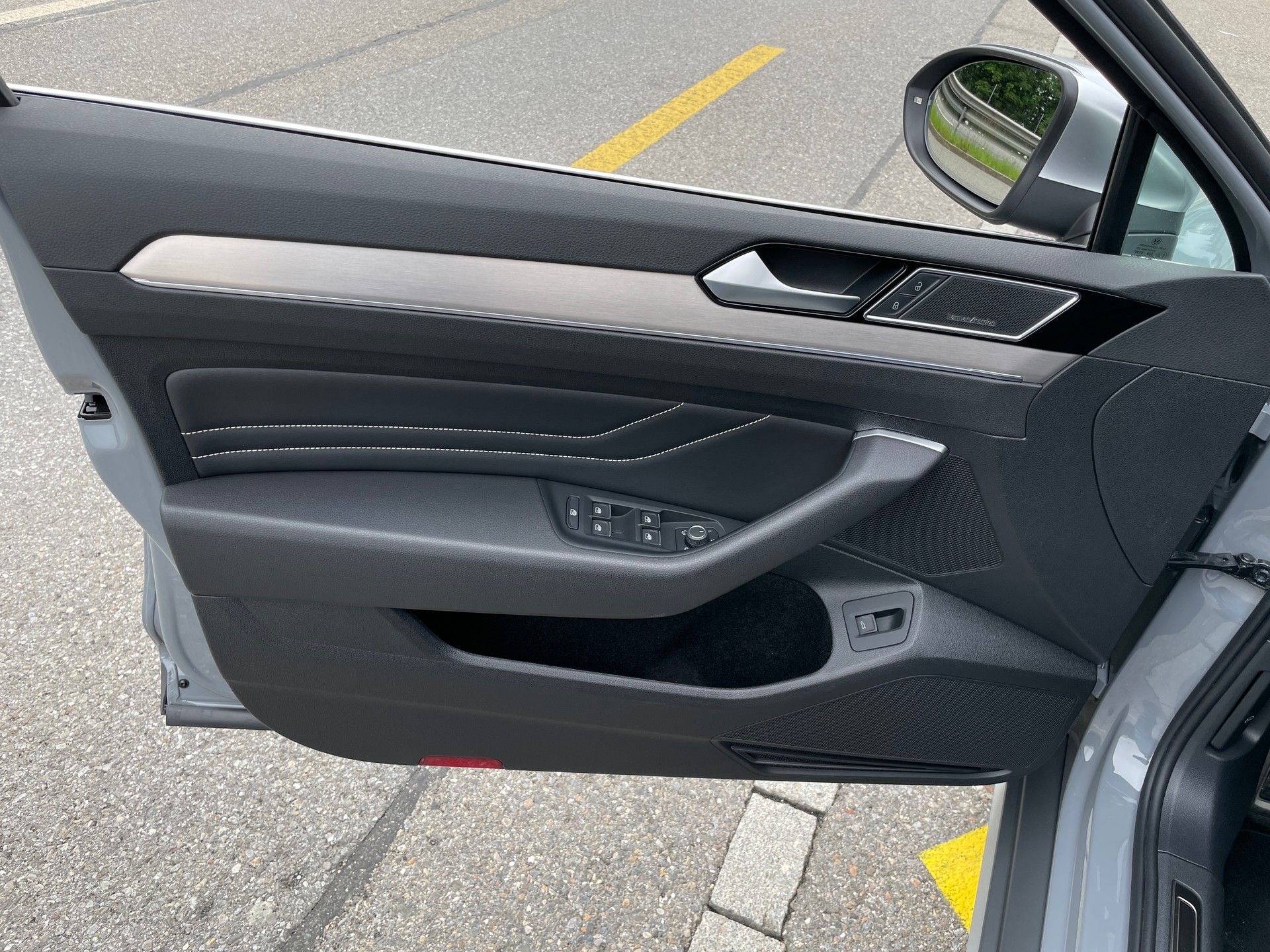 VW Passat Alltrack 2.0 TSI 4Motion DSG mit AHK und Standheizung-image-9