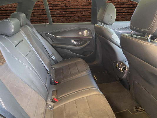 MERCEDES-BENZ E 220 d T 4M AMG Line-image-12