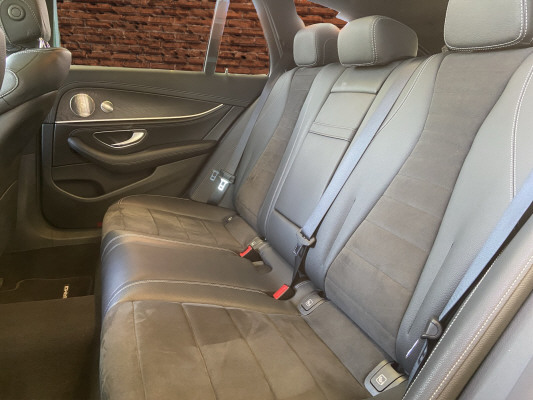 MERCEDES-BENZ E 220 d T 4M AMG Line-image-13