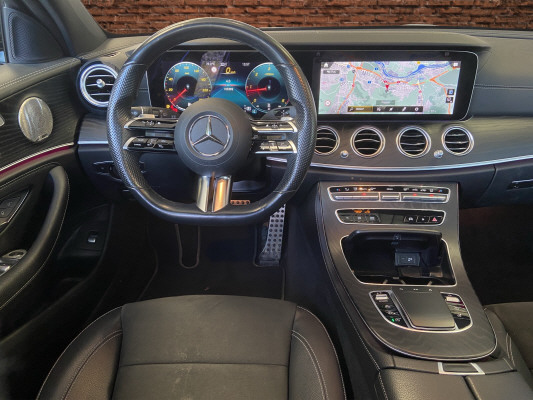 MERCEDES-BENZ E 220 d T 4M AMG Line-image-9