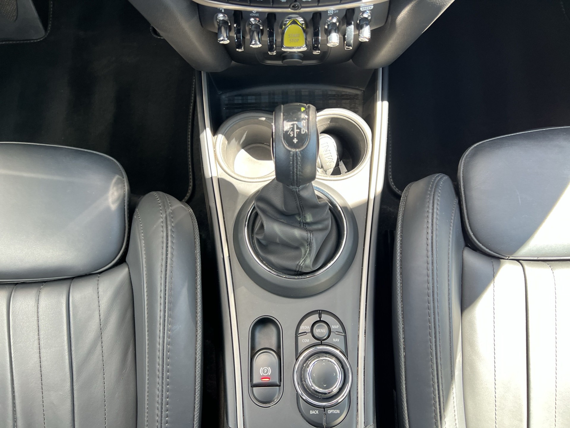 MINI Countryman Cooper SE Highland Edition ALL4 PHEV Steptronic-image-12
