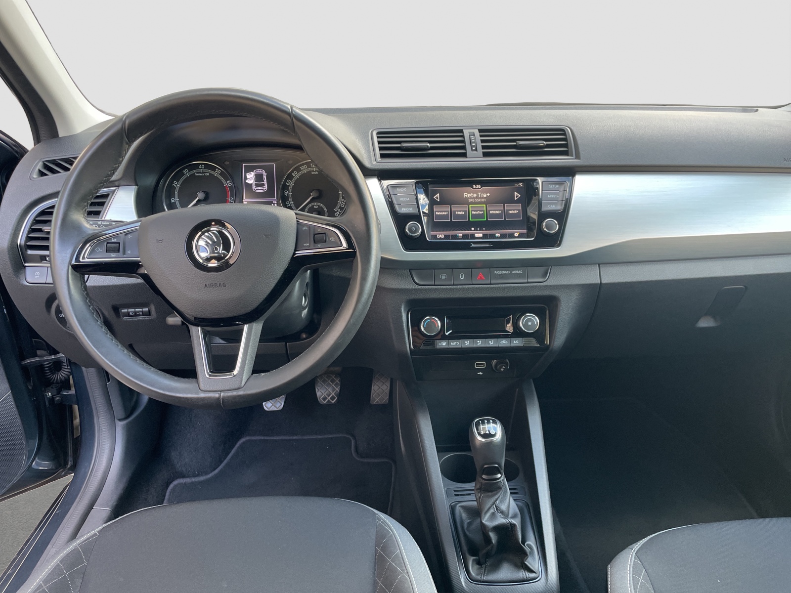 SKODA Fabia 1.0 MPI Ambition-image-8