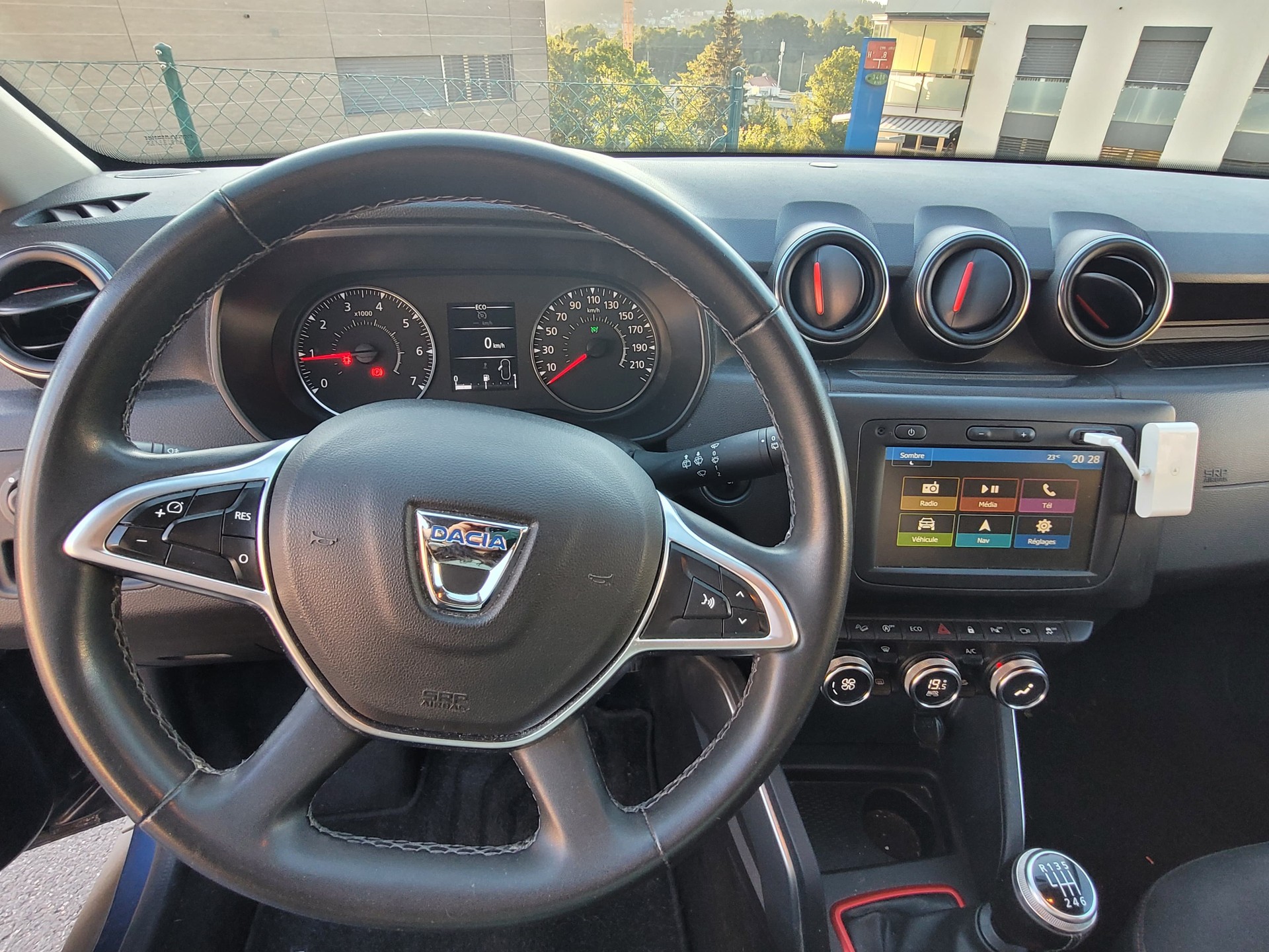 DACIA 1.3 TCe Celebration 4WD-image-4