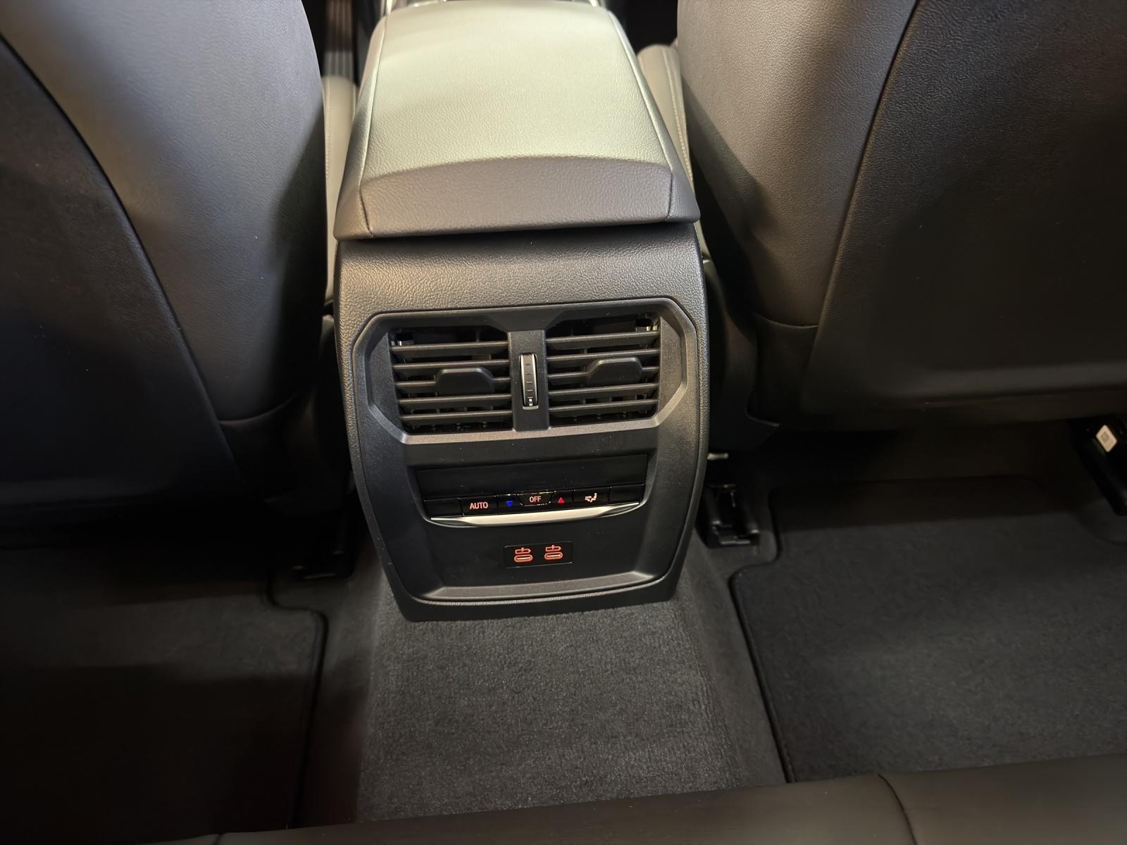 BMW 318d Touring-image-19