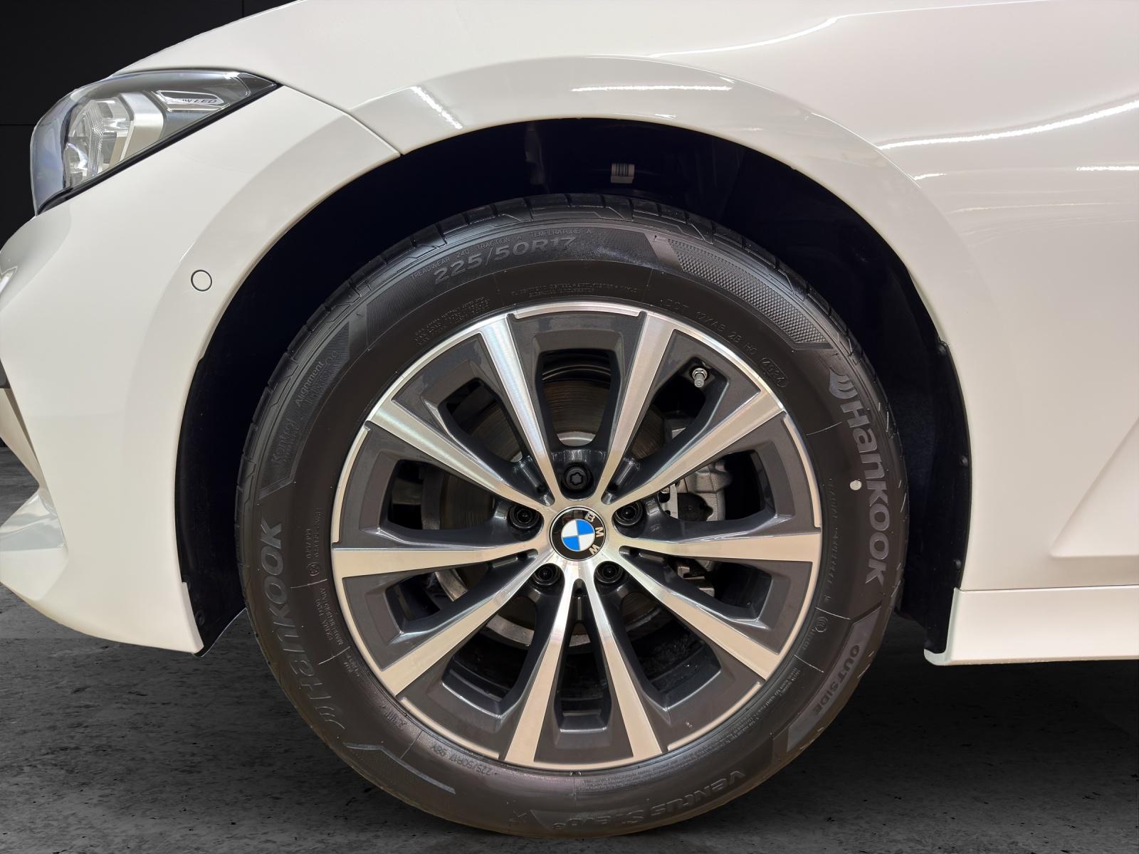 BMW 318d Touring-image-8