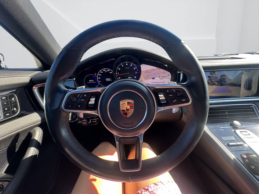 PORSCHE Panamera 3.0 V6 4-image-14