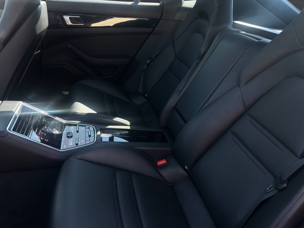 PORSCHE Panamera 3.0 V6 4-image-9