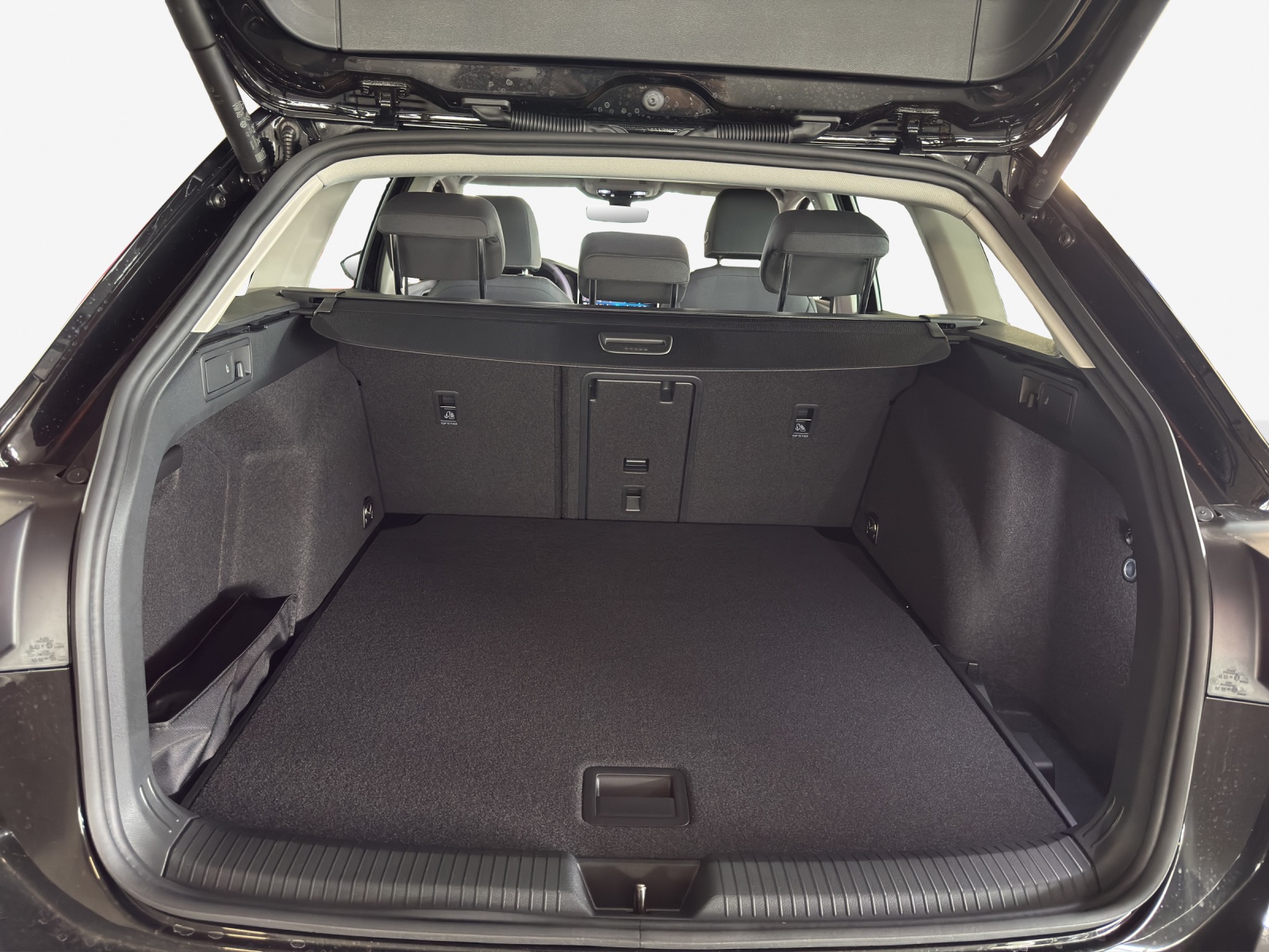 VW Golf Variant 1.5 eTSI mHEV Life DSG-image-12