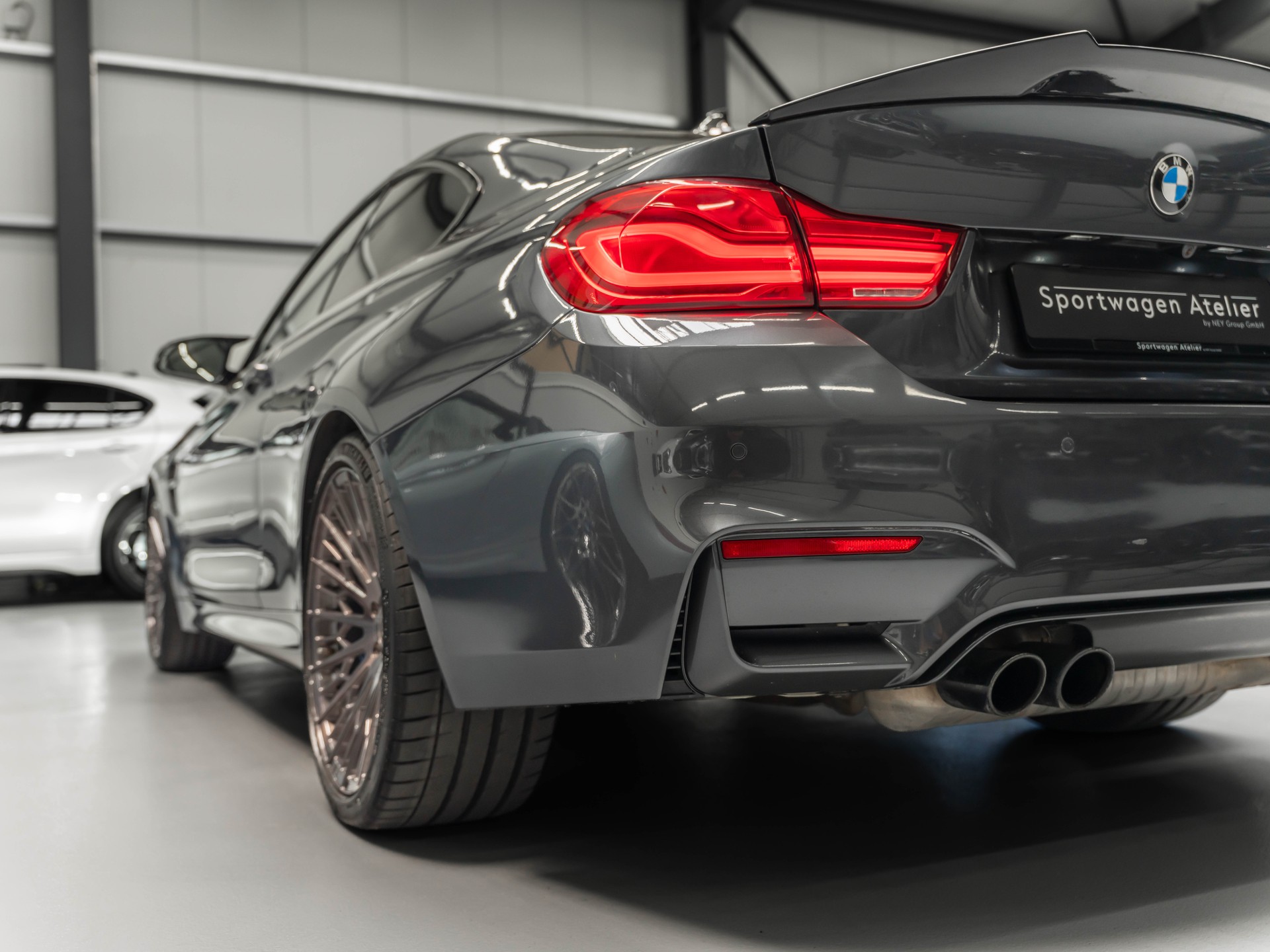 BMW M4 Coupé Competition DKG-image-14