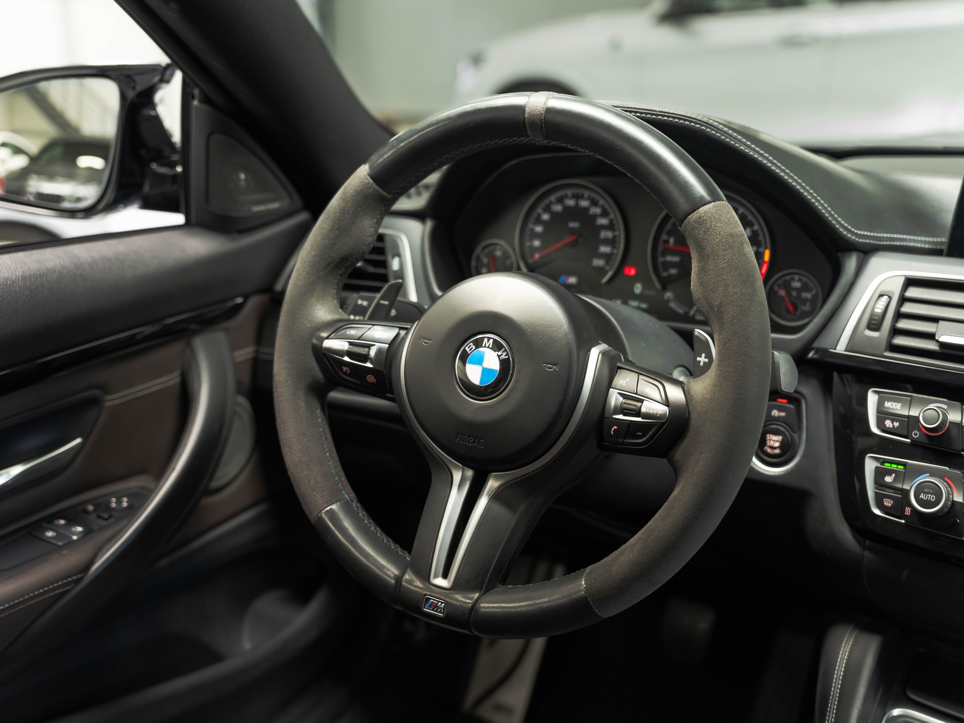 BMW M4 Coupé Competition DKG-image-17