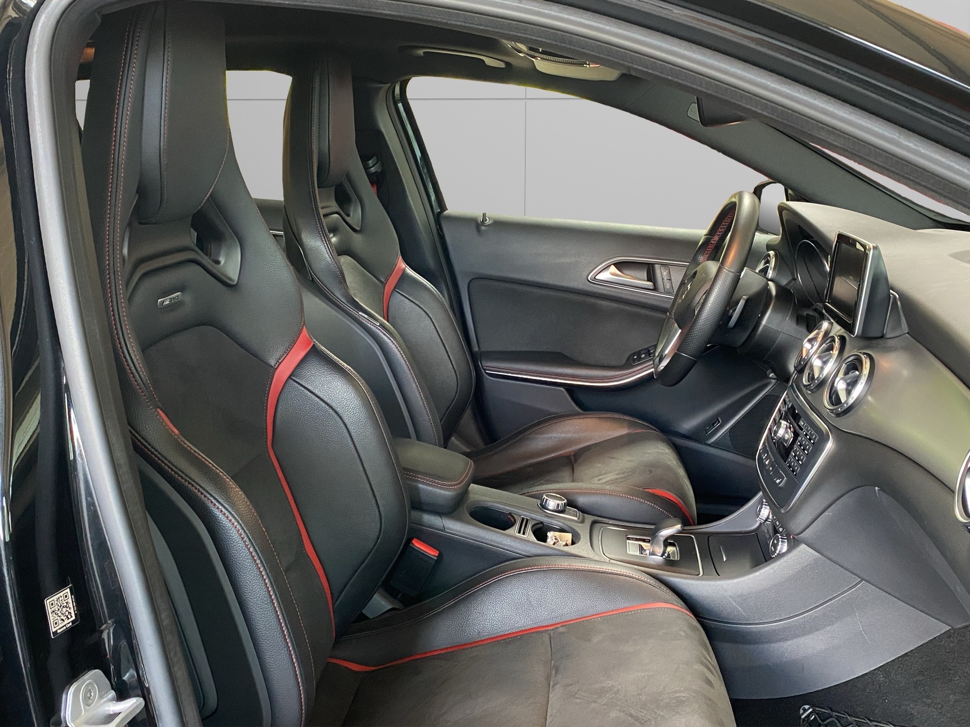 MERCEDES-BENZ GLA 45 AMG 4Matic 7G-DCT-image-10