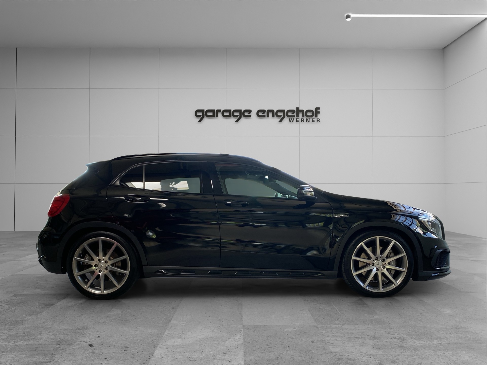 MERCEDES-BENZ GLA 45 AMG 4Matic 7G-DCT-image-4