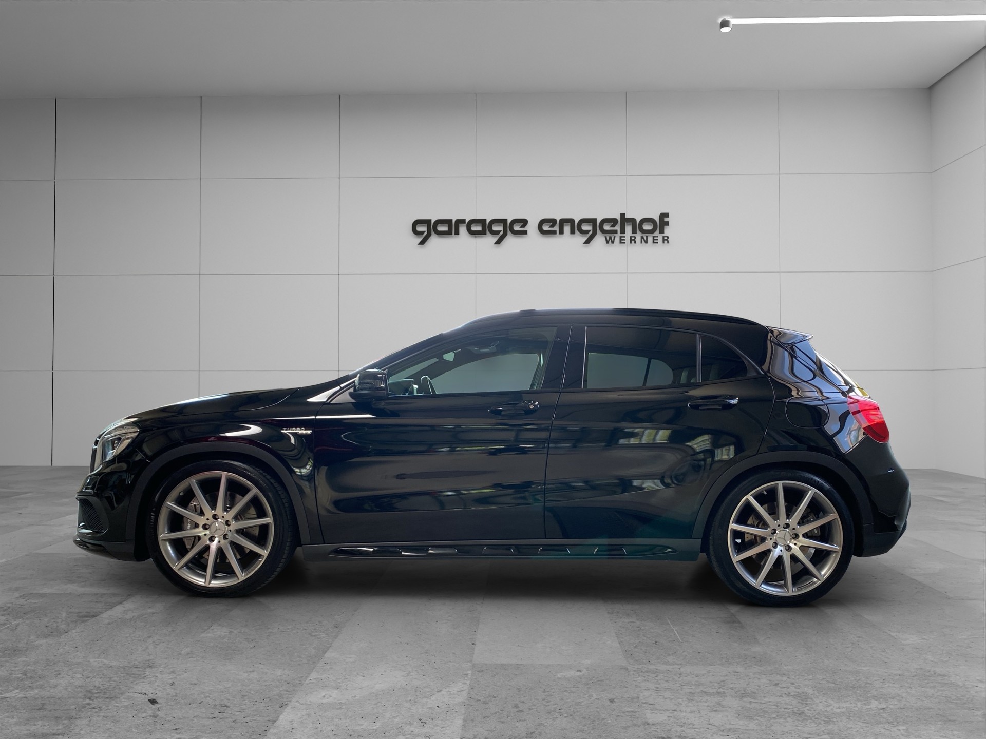 MERCEDES-BENZ GLA 45 AMG 4Matic 7G-DCT-image-3