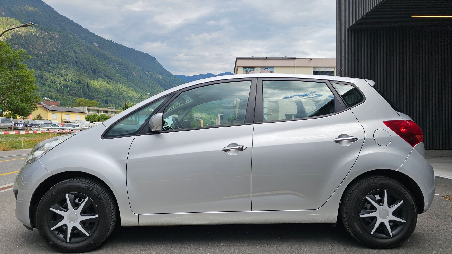 KIA Venga 1.6 CVVT Style Automatic-image-1
